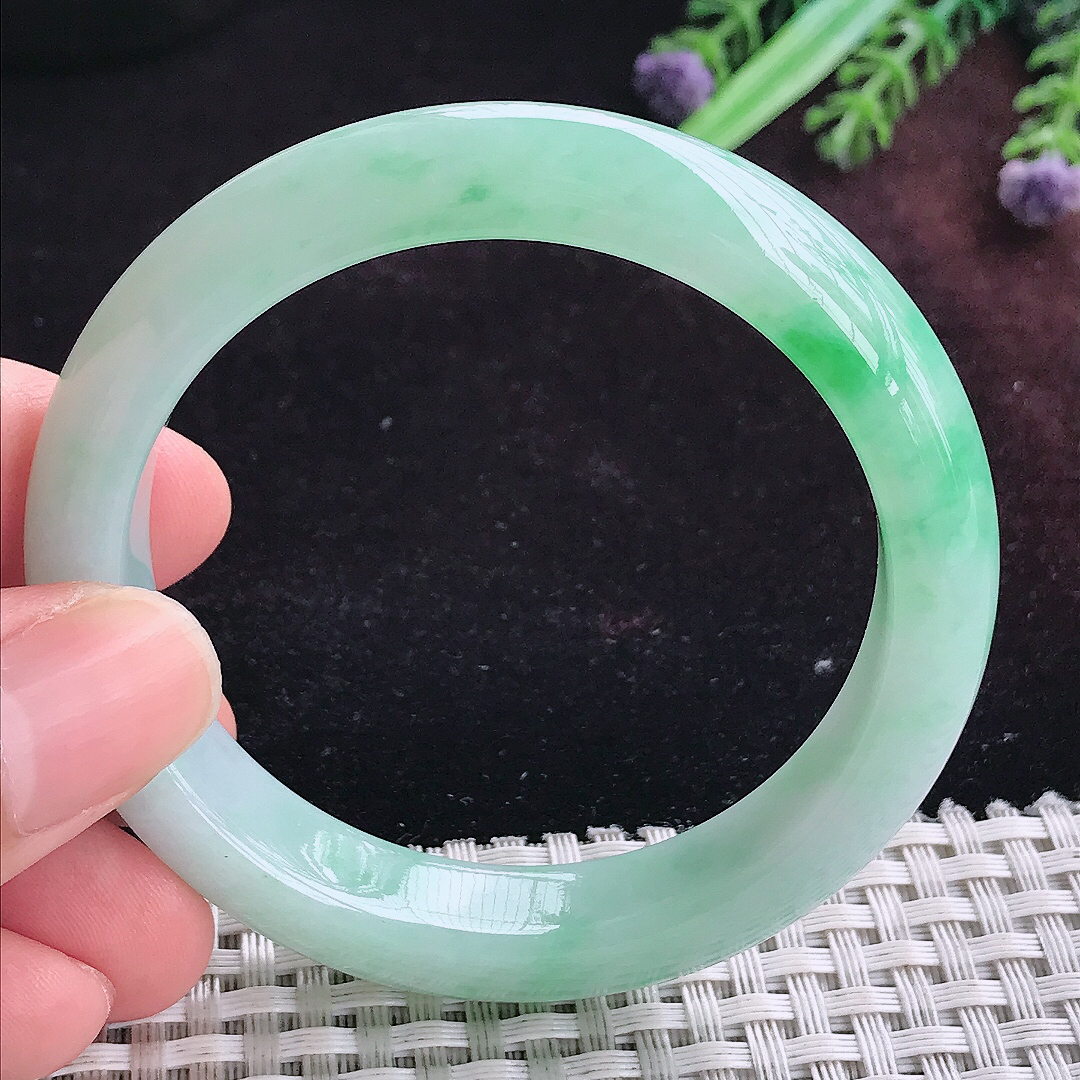 实拍A货翡翠52.5/12/8老坑精美飘阳绿手镯宽边玉镯平安镯手环