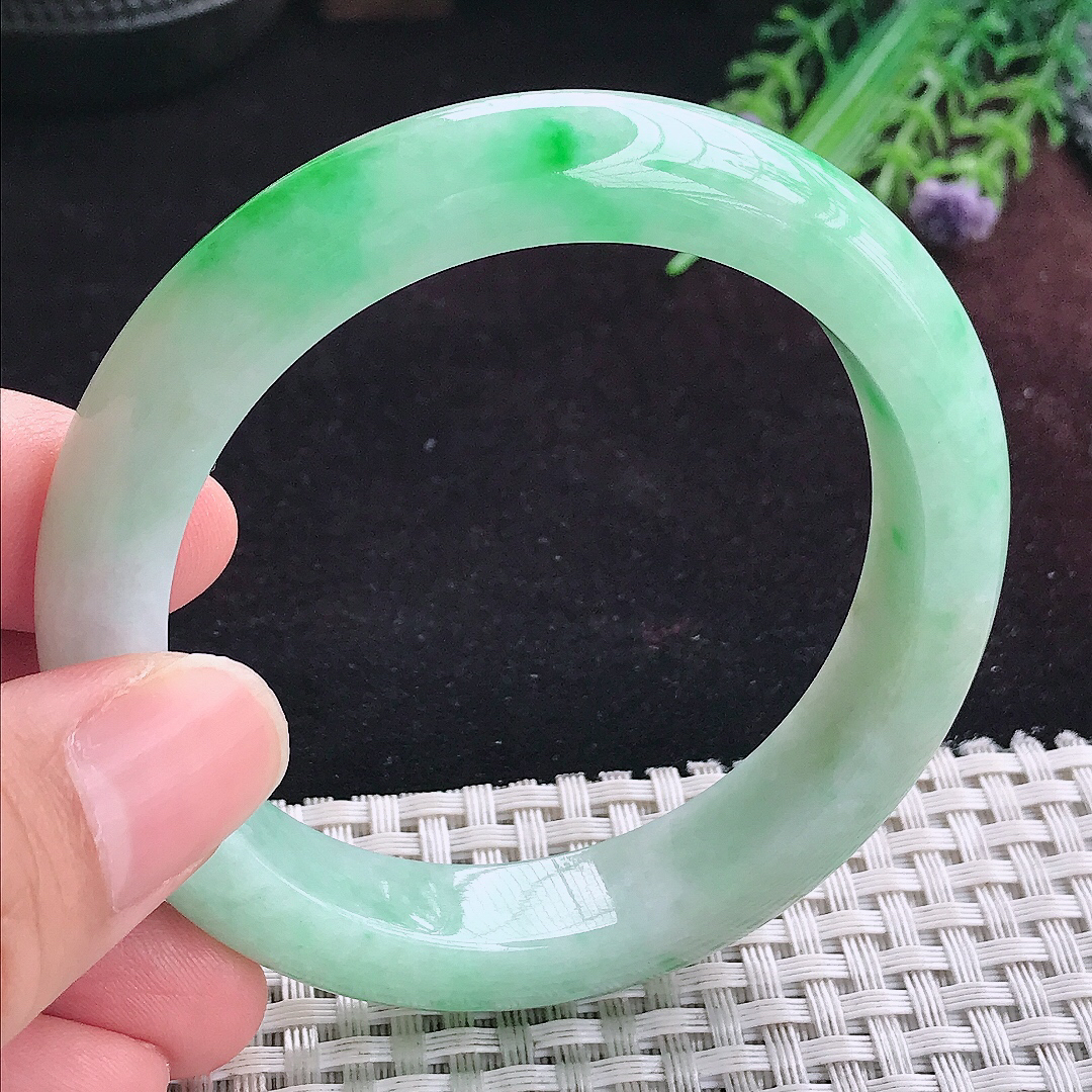 实拍A货翡翠55.5/11.7/8.6老坑温润飘阳绿手镯宽边玉镯平安镯手环