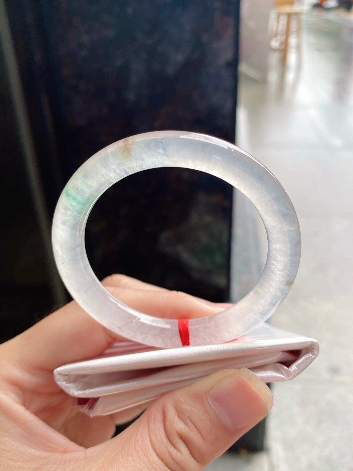 圈口50.9-8.4    【高冰种飘绿洒金圆条手镯】圈口50  51可戴  质地细腻   种水好