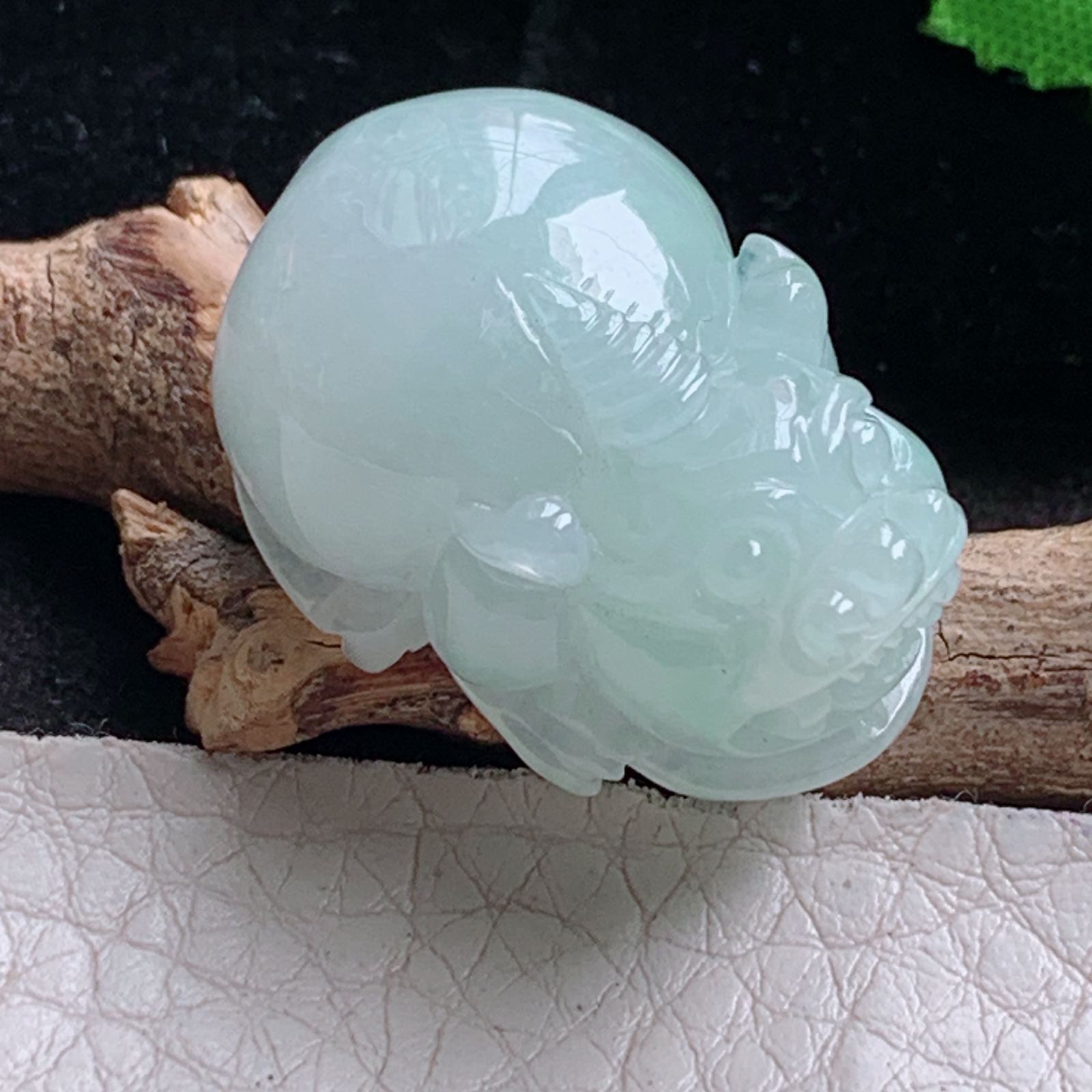 ajj实拍31.5*20.2*缅甸翡翠精雕冰浅绿貔貅 立体皮休玉吊坠 玉挂件