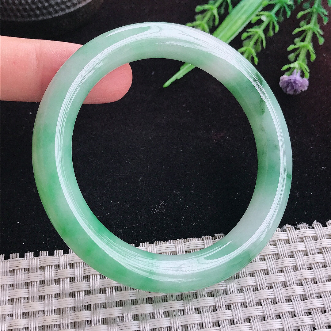 实拍A货翡翠54.5/9.8/9.7老坑温润飘阳绿圆条手镯平安镯手环
