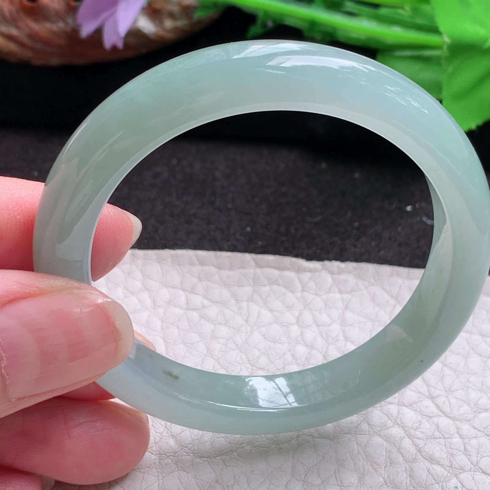 n小圈口52.5*47*9*7贵妃镯 缅甸翡翠a货高品质冰晴蛋形宽边玉手镯