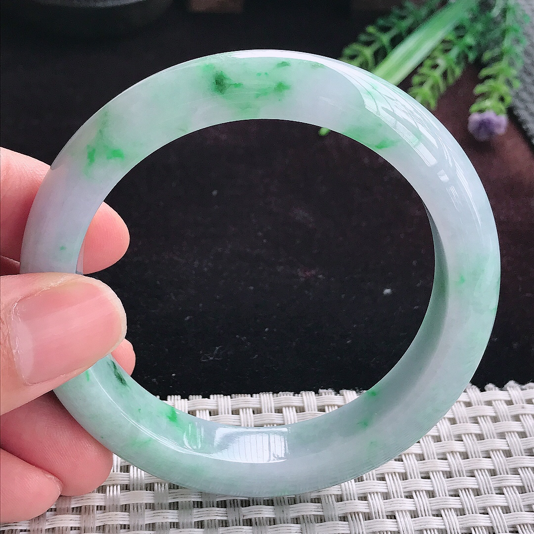 实拍A货翡翠59/13.3/9.3大圈口老坑精美飘绿花手镯宽边玉镯平安镯手环