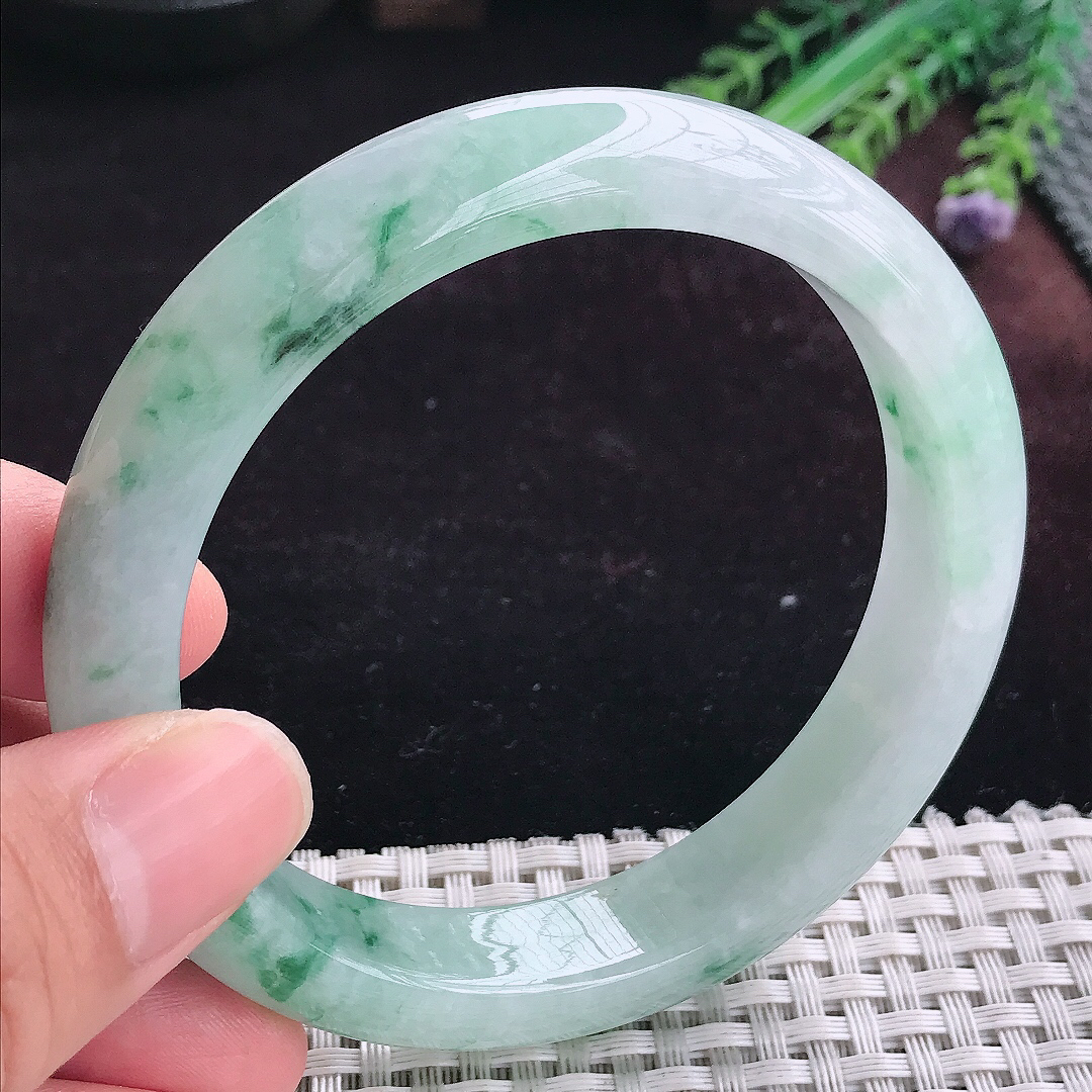 实拍A货翡翠62/13/8.8大圈口老坑冰润飘花手镯宽边玉镯平安镯手环