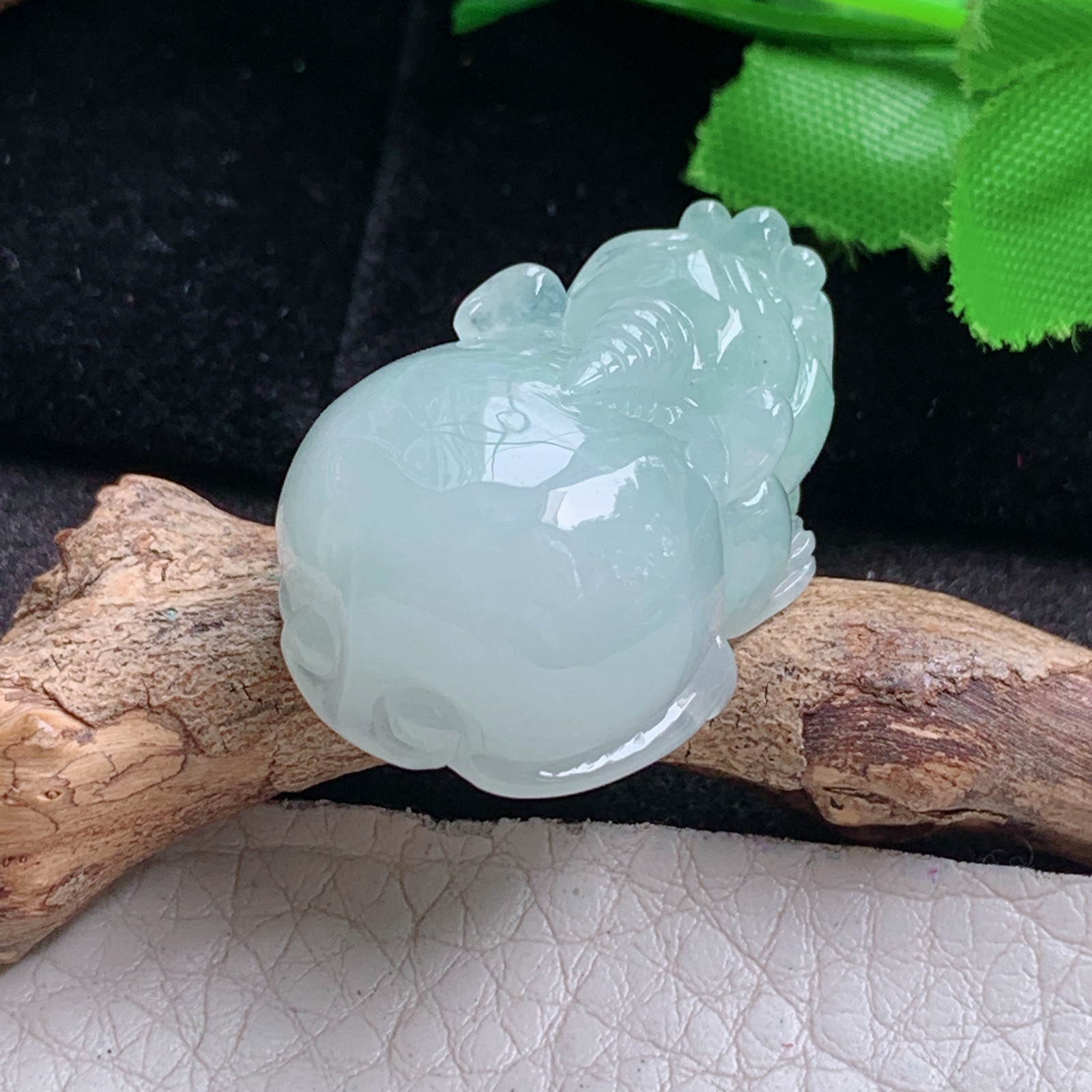 ajj实拍31.5*20.2*缅甸翡翠精雕冰浅绿貔貅 立体皮休玉吊坠 玉挂件
