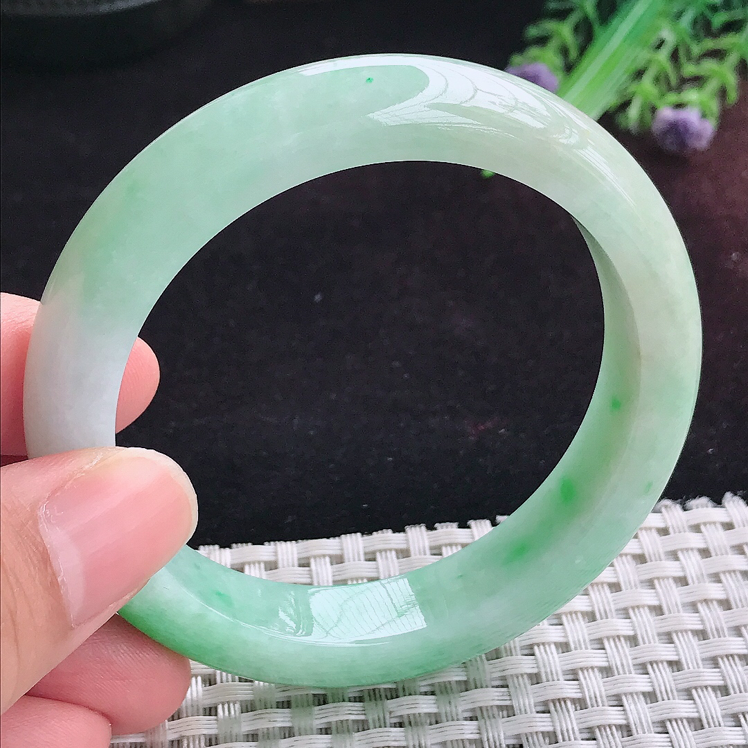 实拍A货翡翠55.5/11.7/8.6老坑温润飘阳绿手镯宽边玉镯平安镯手环