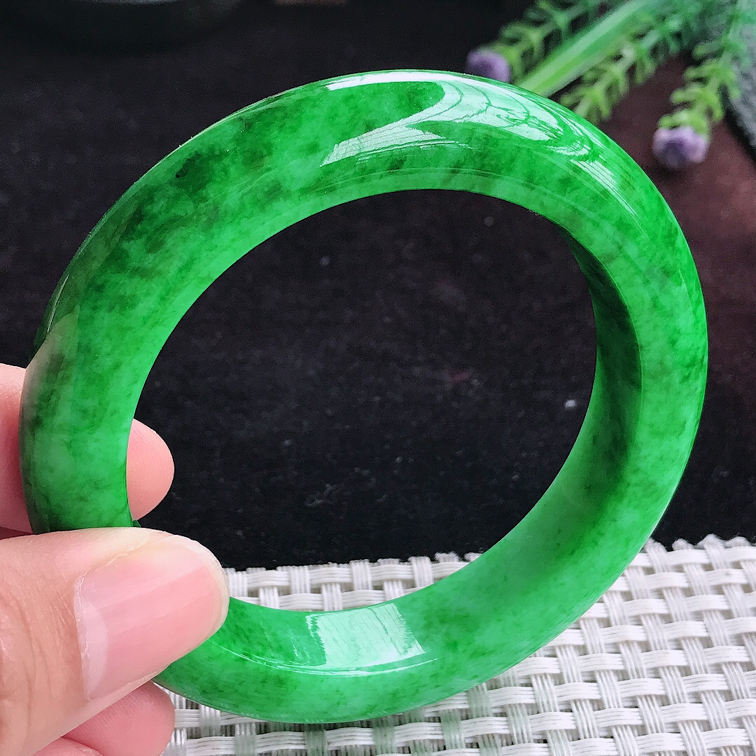 实拍A货翡翠58/13.5/10老坑精美辣阳绿满绿手镯宽边玉镯平安镯手环