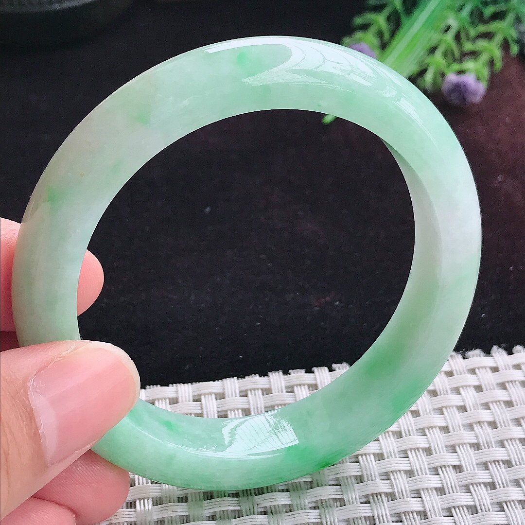 实拍A货翡翠55.5/11.7/8.6老坑温润飘阳绿手镯宽边玉镯平安镯手环