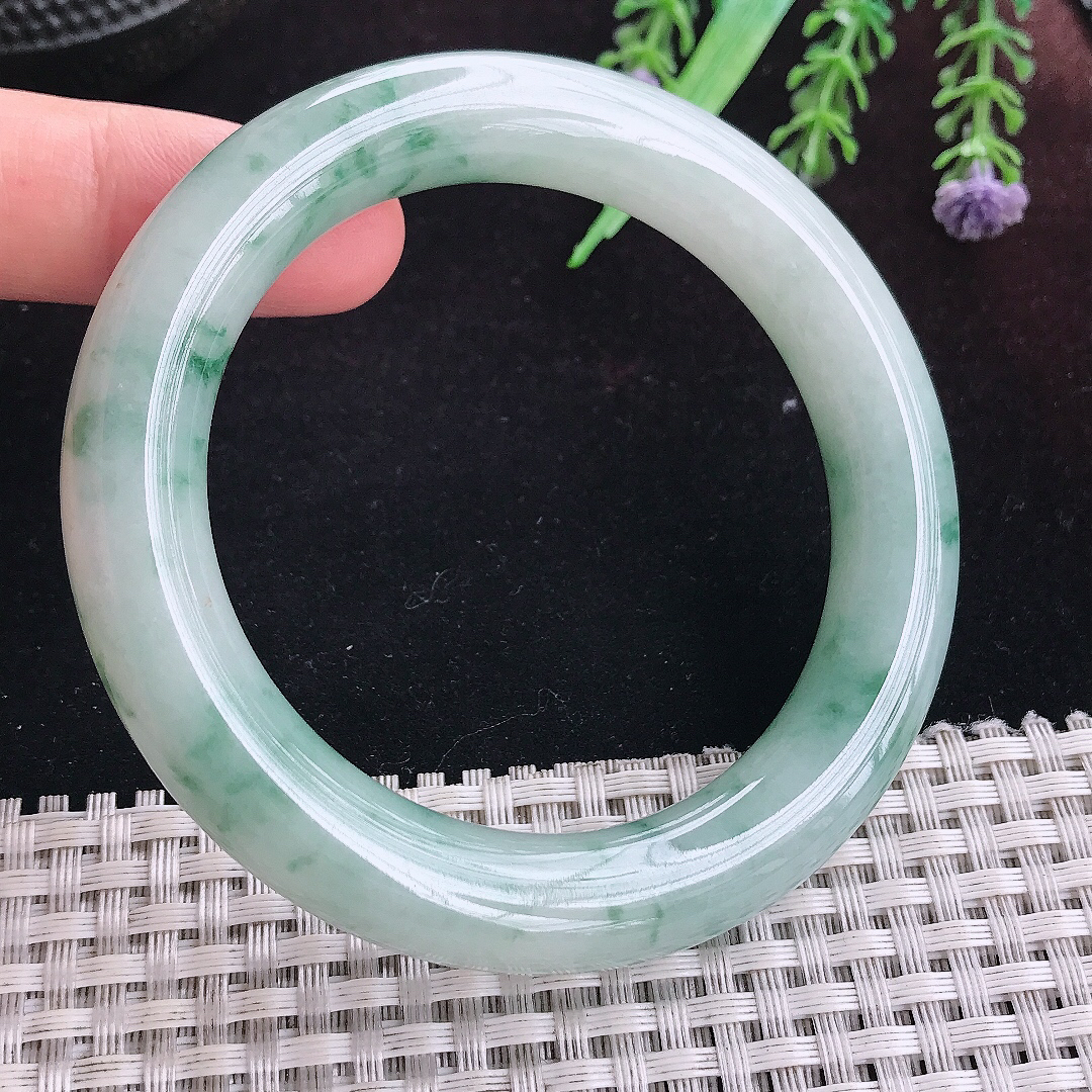 实拍A货翡翠55.5/10.9老坑冰润飘花圆条手镯平安镯手环