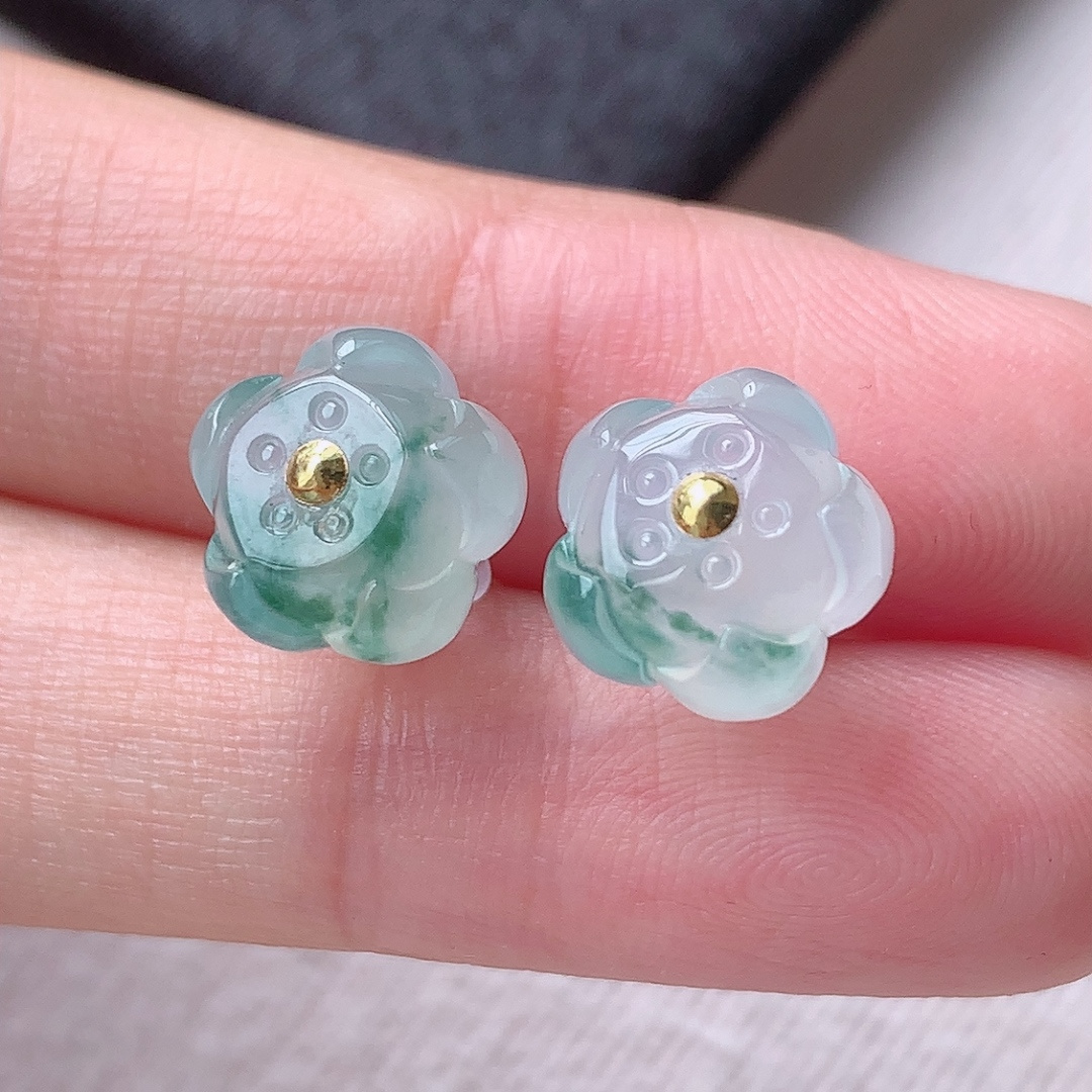 冰飘花莲蓬耳钉 底子细腻水润 佩戴简单大方，10.2-6.8