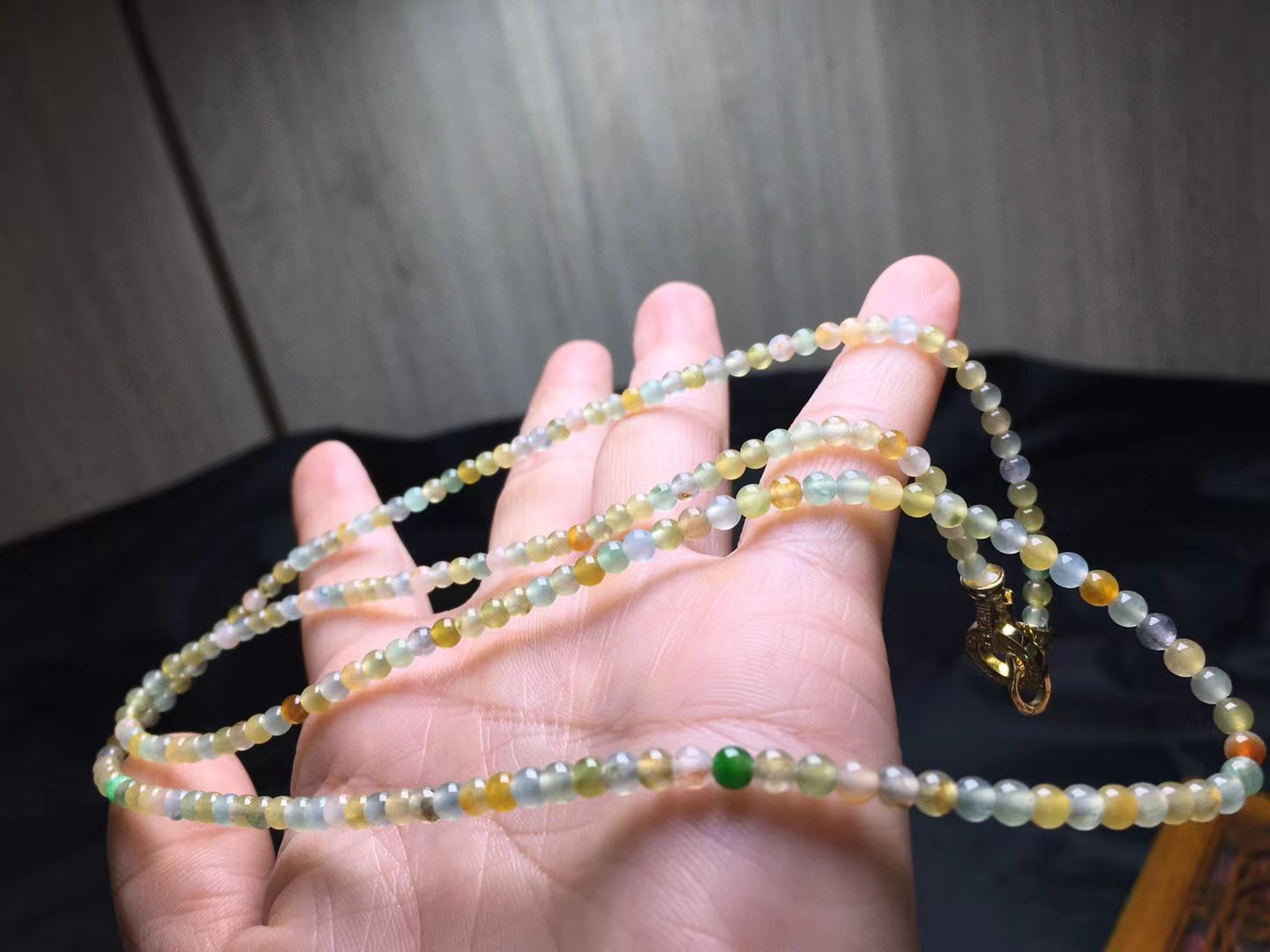 ️ 三彩小米珠链卡3.3-3.6mm，202颗 上身好看，色润鲜艳，度极高