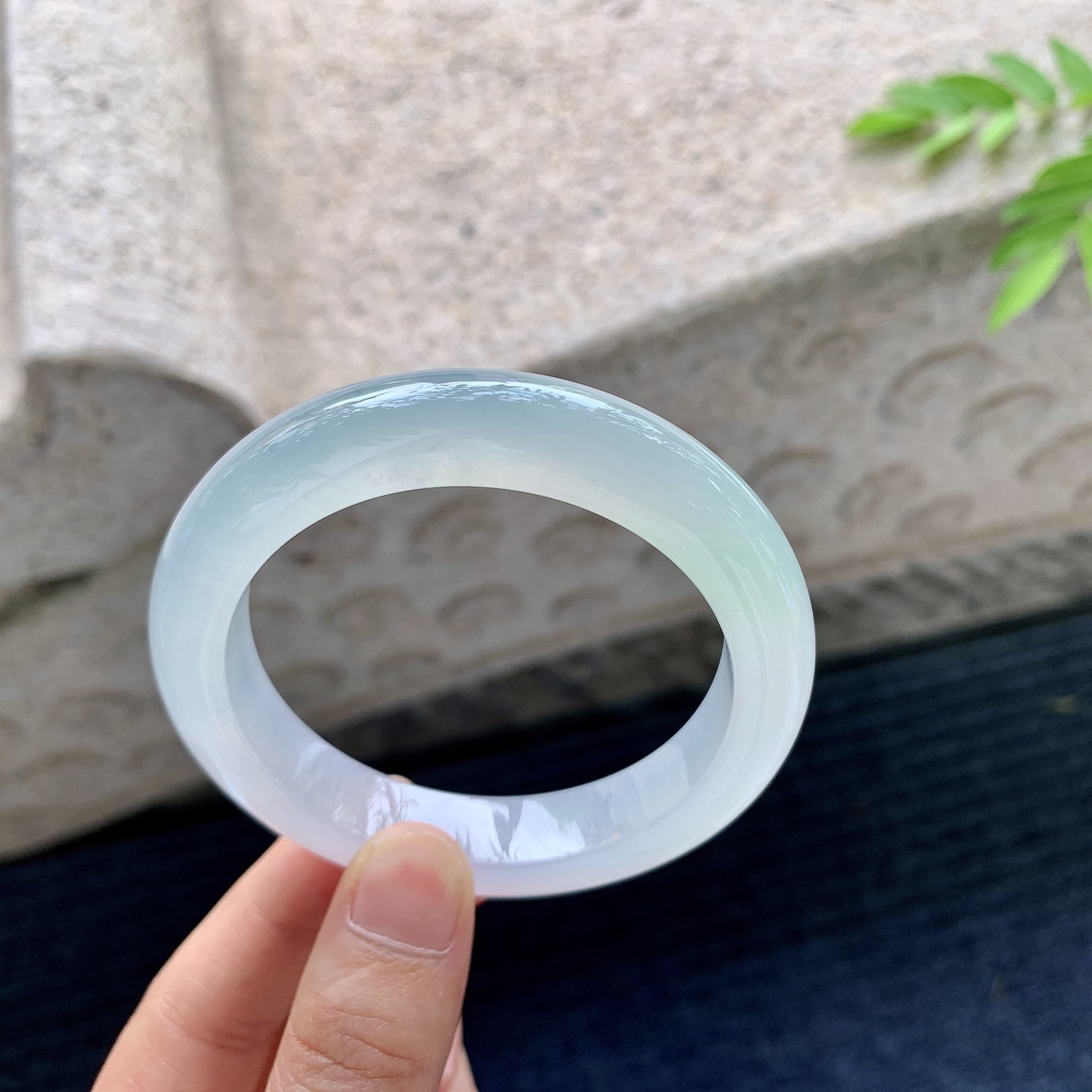 正圈53 54，圈口54.9/11.6/9.2，编码HC073014，冰糯春彩，水润，种老，细腻，无裂。