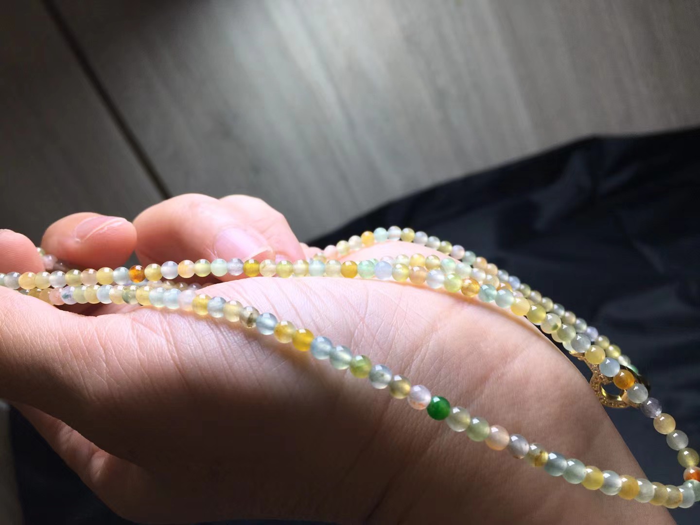 ️ 三彩小米珠链卡3.3-3.6mm，202颗 上身好看，色润鲜艳，度极高