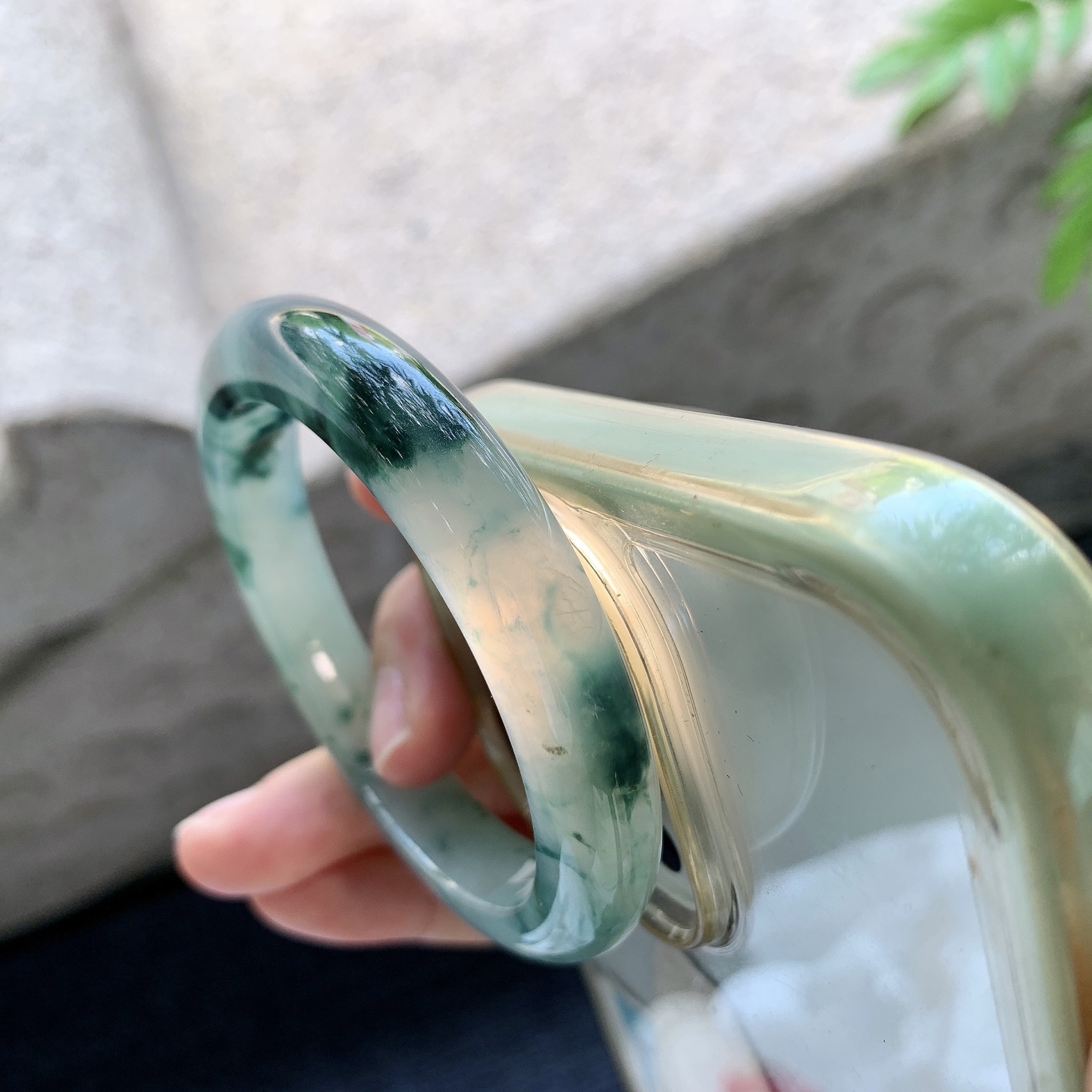正圈50 51【圈口】51.7/9.7/8【编码】BA062853【描述】冰糯飘花，水润，种老，细腻，打灯有棉线