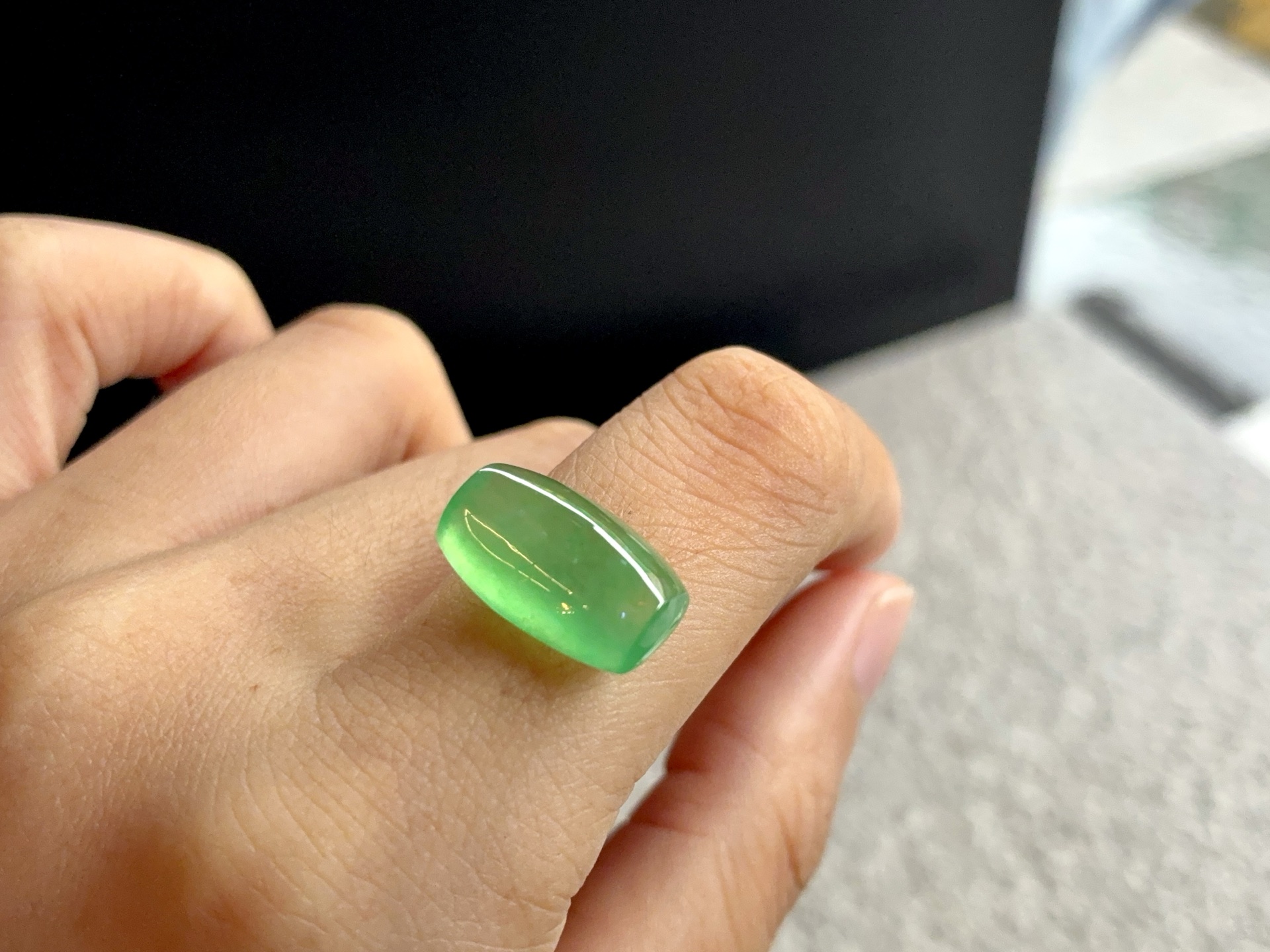 冰绿马鞍 尺寸：15.2×9.5×5.7 温润如玉，东方雅韵珍藏