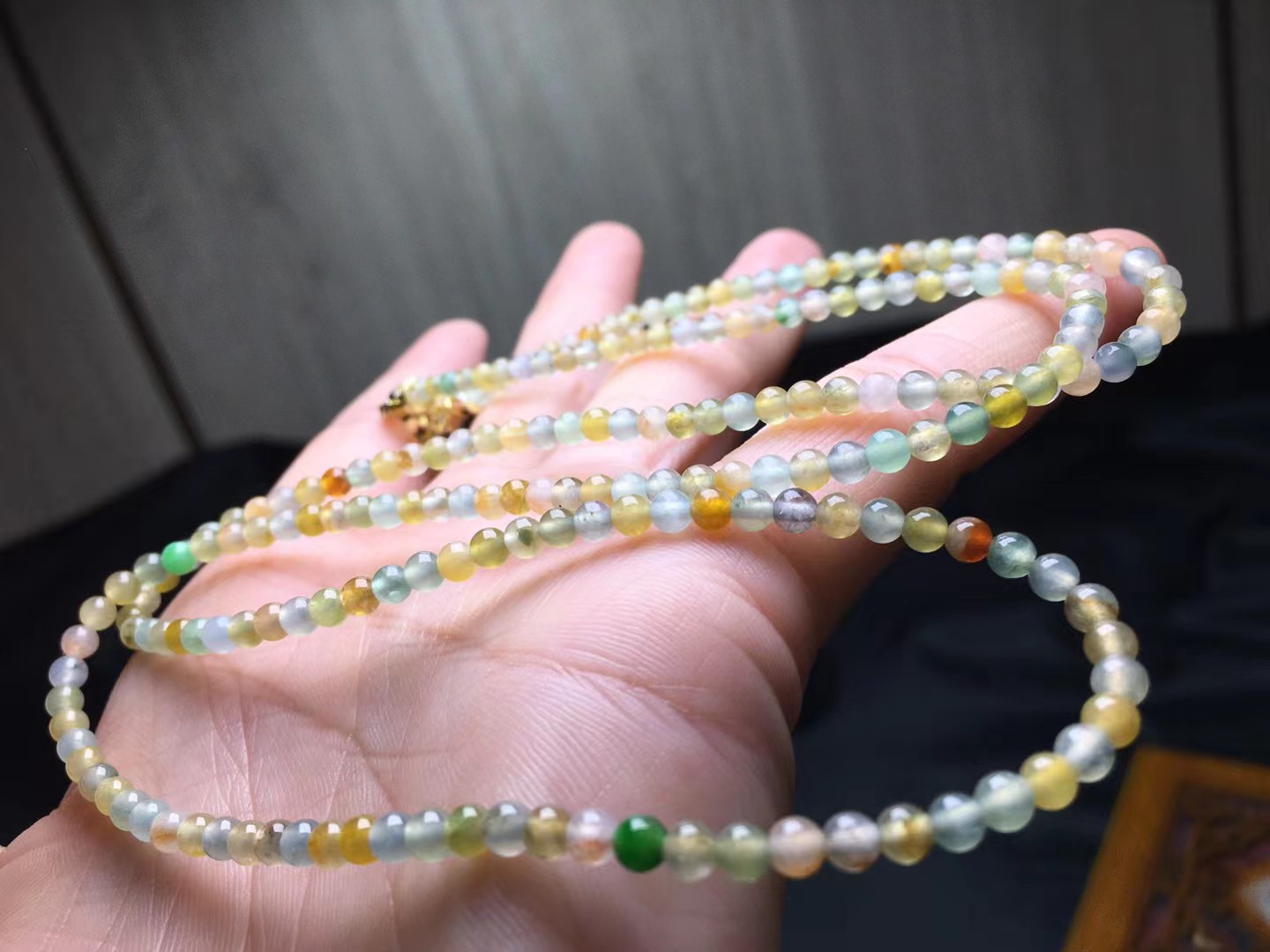 ️ 三彩小米珠链卡3.3-3.6mm，202颗 上身好看，色润鲜艳，度极高
