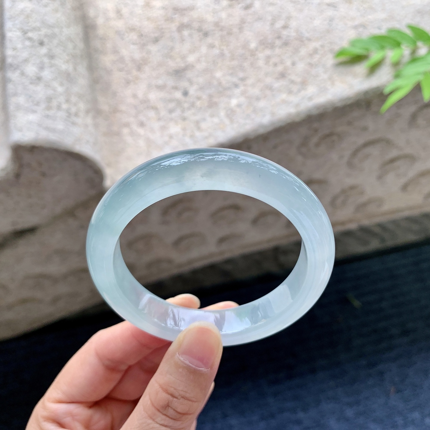 正圈53 54，圈口54.3/12.1/8.3，编码HC073029，冰种晴底，清透，水润，种老，细腻，打灯有絮线