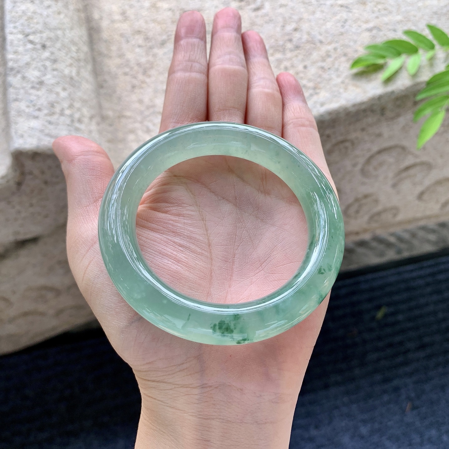 圆条53 54，圈口54.2/11.4/11.2，编码TB073047，冰糯油绿，飘花，水润，种老，