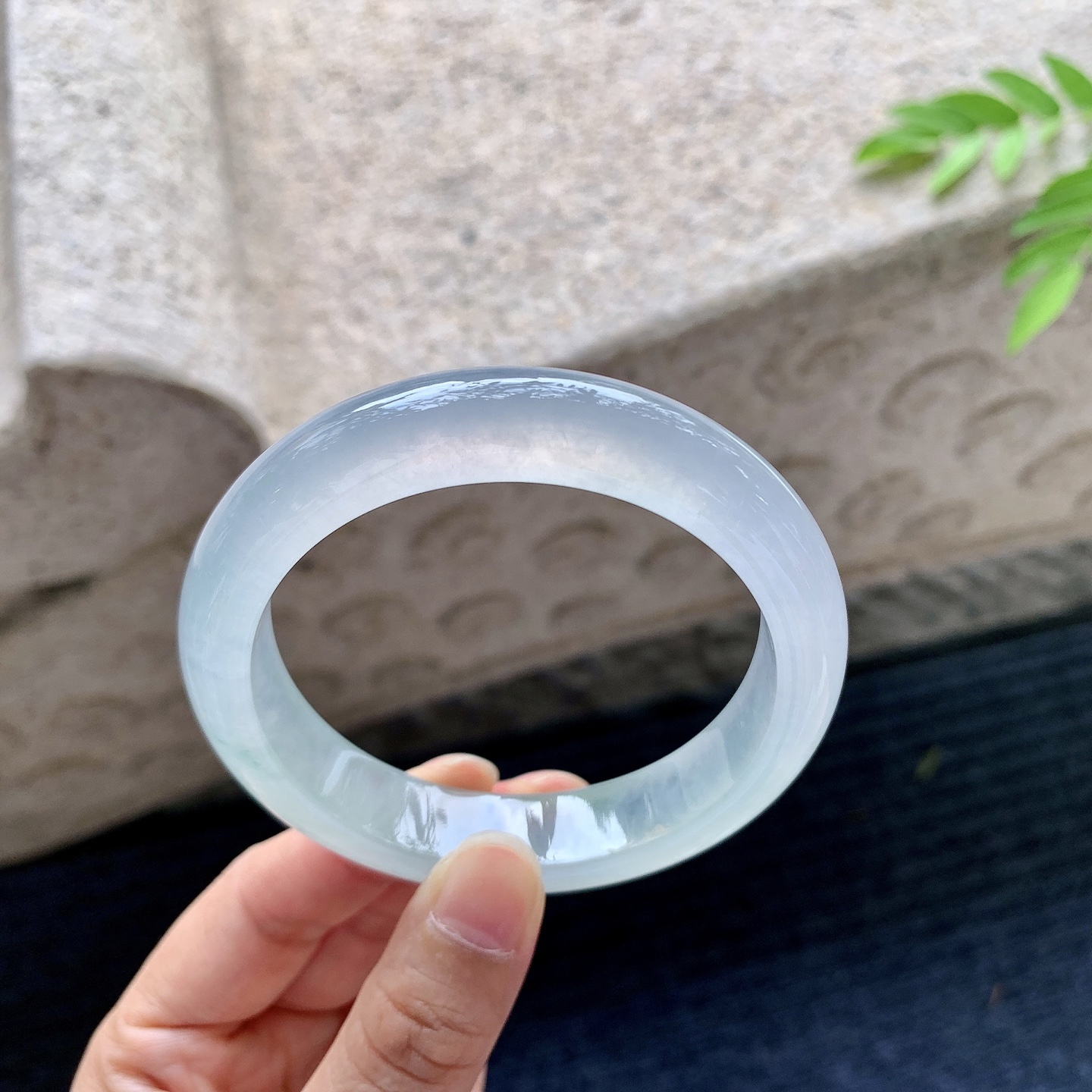 正圈56 57，圈口57.5/13/8.6，编码HC073028，描述冰晴底，清透，水润，种老，细腻，打灯有絮线