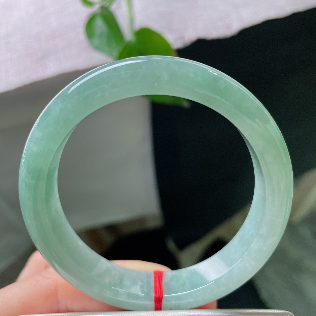 56.3/12.6/8.4，绿底正圈，满圈清翠底色，玉承福气，赠予心上人，愿常伴温柔，万事长青，无裂