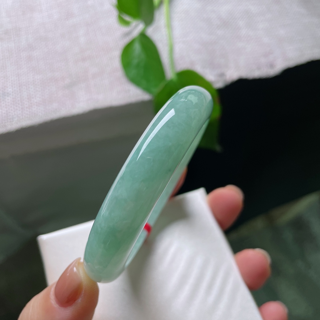 56.3/12.6/8.4，绿底正圈，满圈清翠底色，玉承福气，赠予心上人，愿常伴温柔，万事长青，无裂，ss56351a