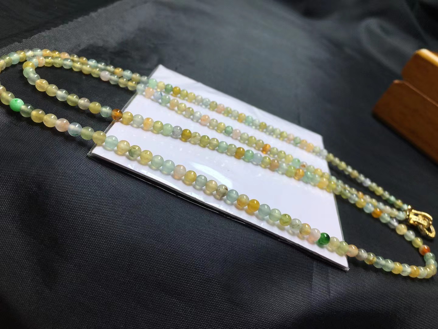 ️ 三彩小米珠链卡3.3-3.6mm，202颗 上身好看，色润鲜艳，度极高