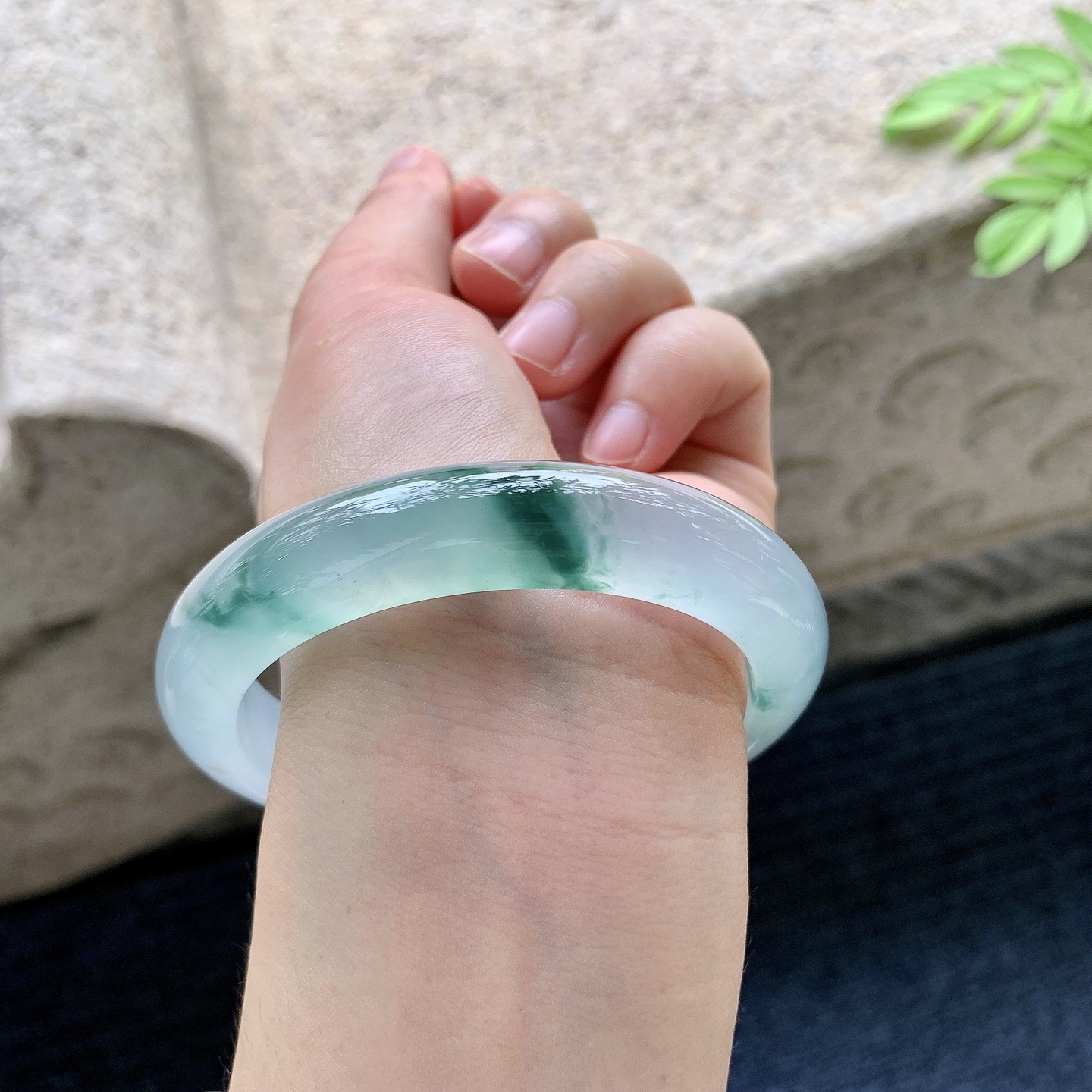 正圈 59 59/12.3/8.9 A1072801 冰种飘绿，清透，水润，种老，细腻，打灯有絮线