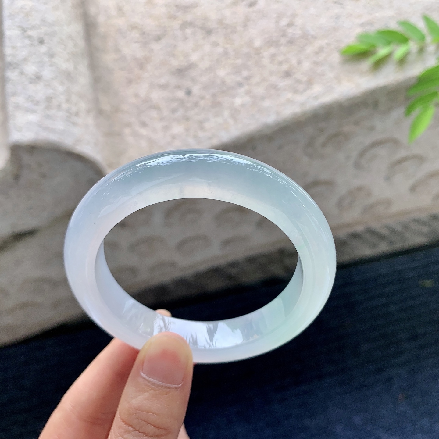 正圈53 54，圈口54.9/11.6/9.2，编码HC073014，冰糯春彩，水润，种老，细腻，无裂。
