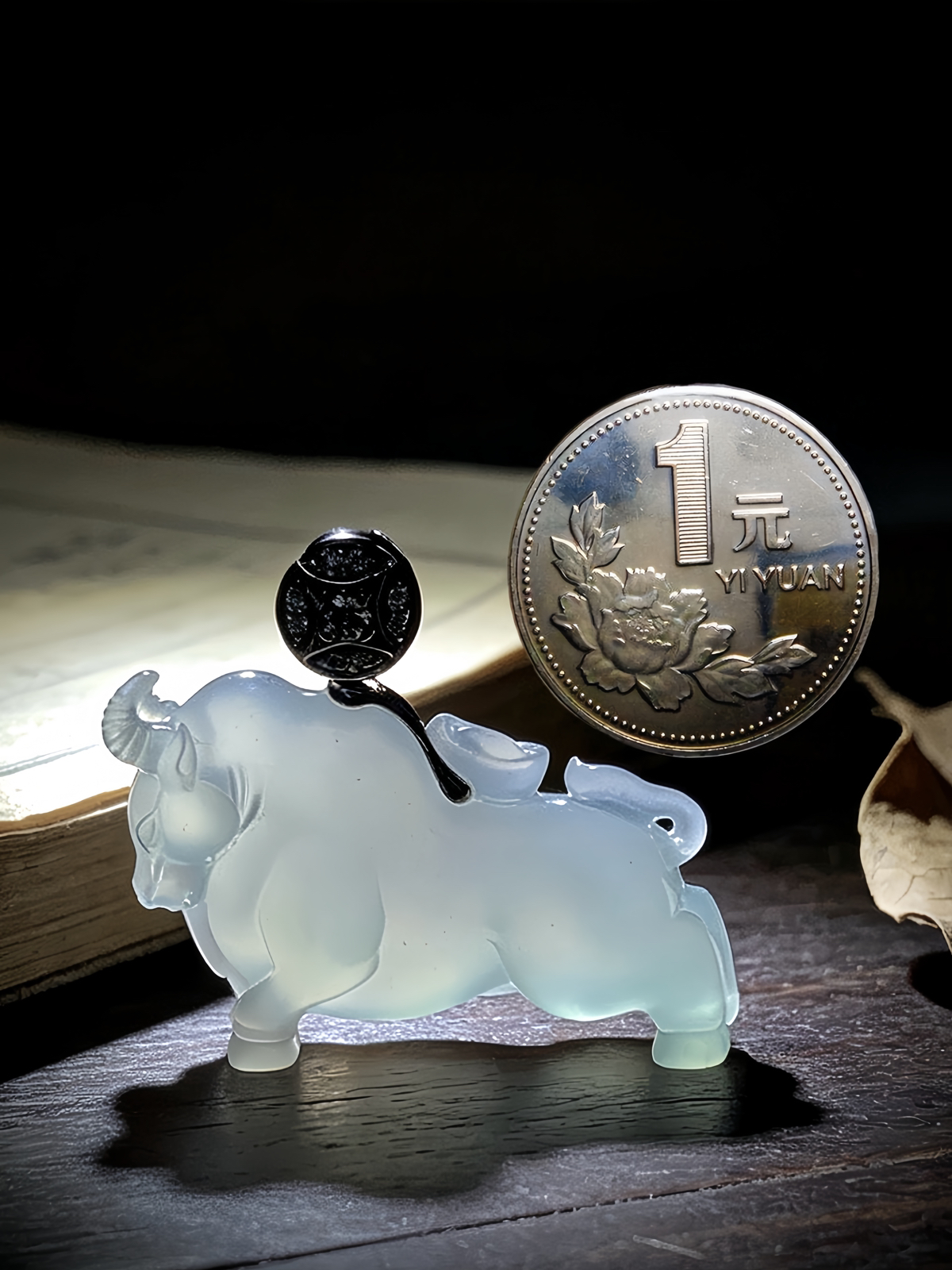 【扭转乾坤】，牛气冲天，
裸石36-23.5-9mm，
18K金，南非钻，12.56g，