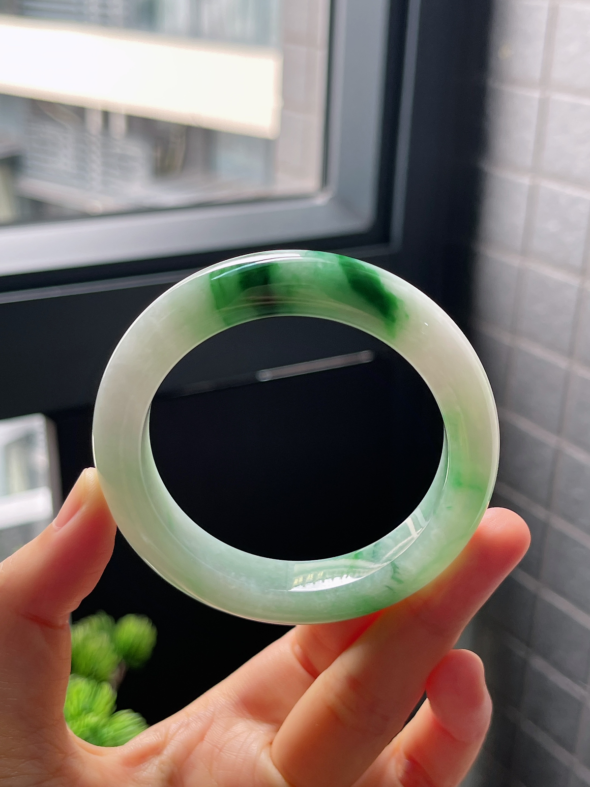 圈口51.8，糯化种飘花阳绿正圈翡翠手镯