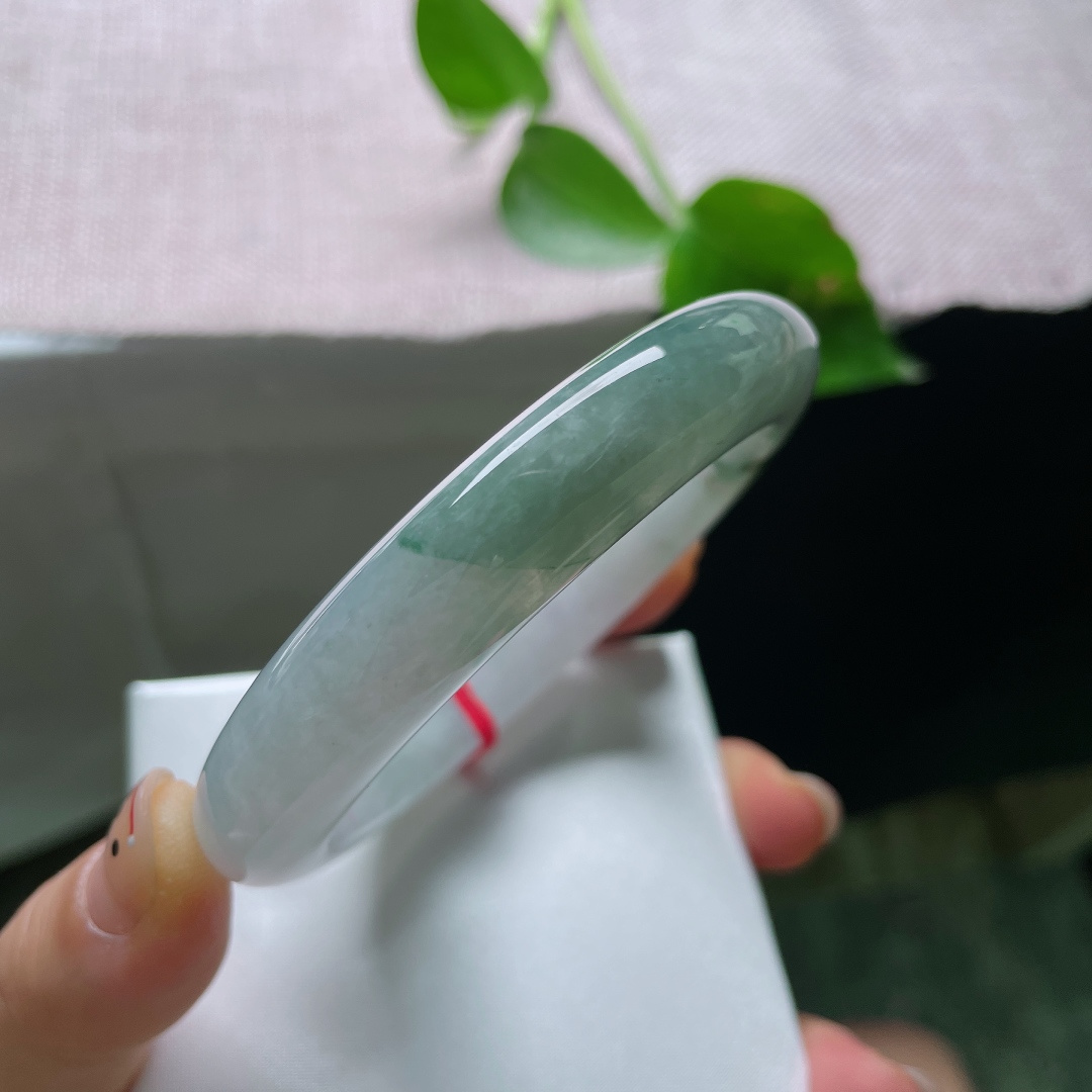60/12.5/9.5，飘花正圈，清透冰底散落缕缕飘花，柔和又耐看，日常佩戴超衬气质。无裂，ss56522a