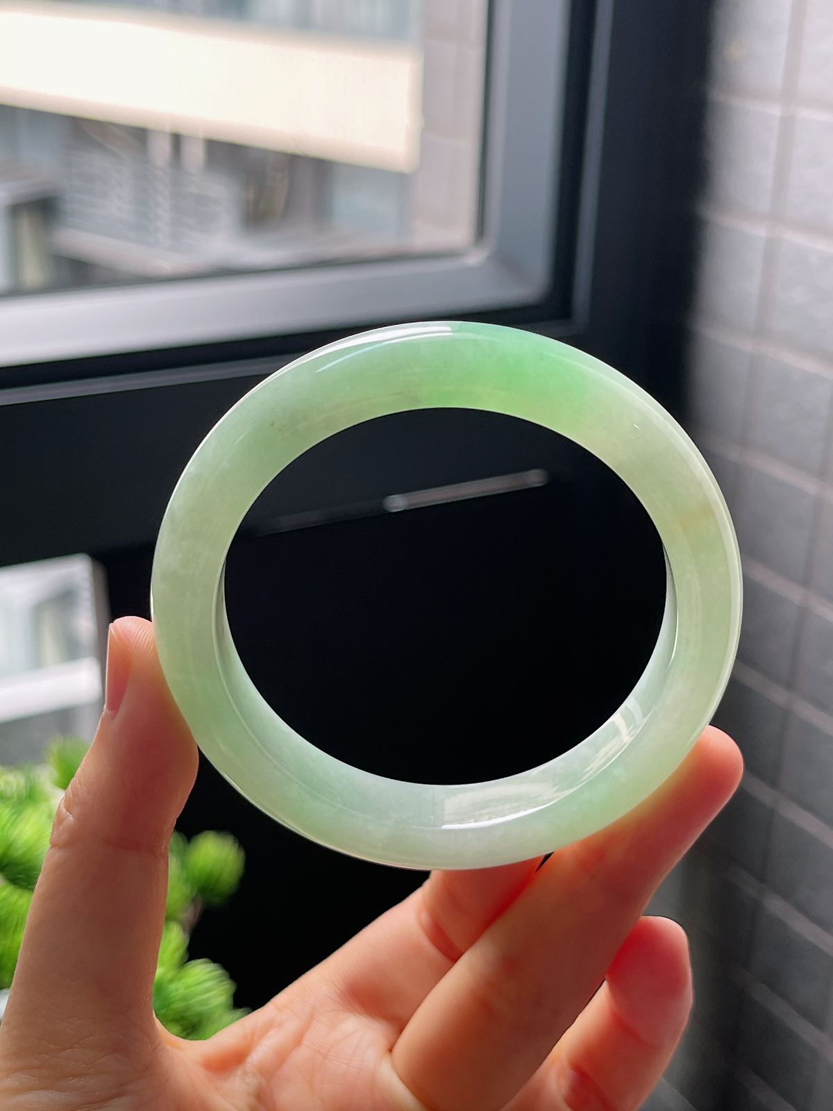圈口55.7，冰糯种绿色翡翠正圈手镯