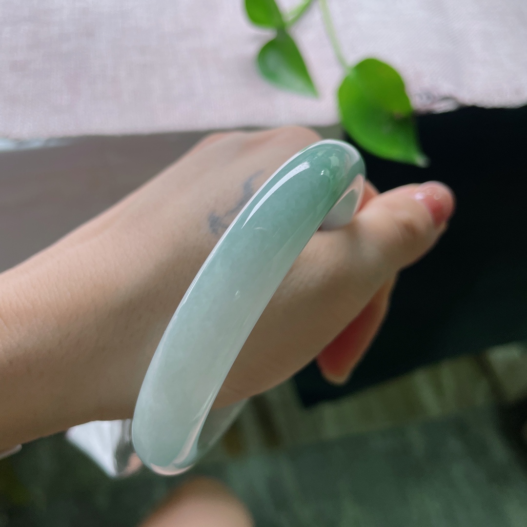 绿底正圈，棉线，清浅晴水底色，水润通透，素圈简约大方，上手清爽舒适，四季百搭。ss ss55003a