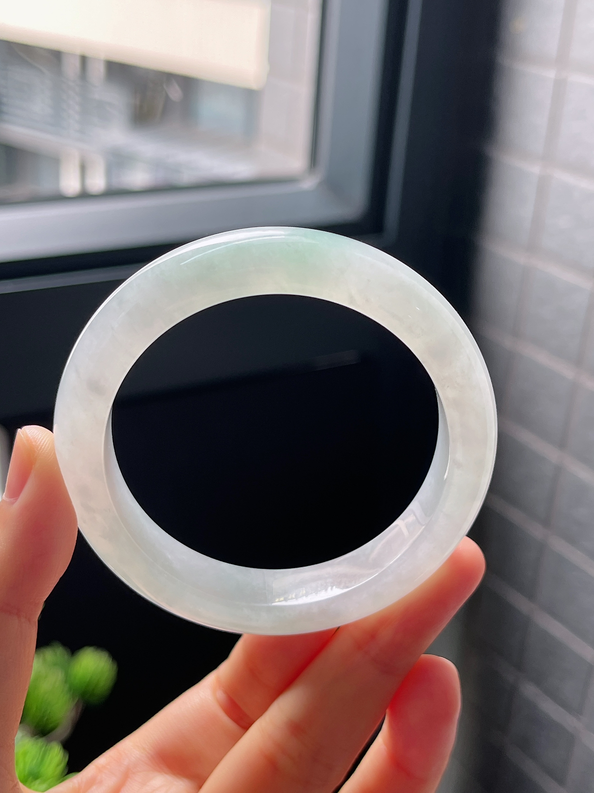 圈口51.5，冰糯种淡绿色翡翠正圈手镯
