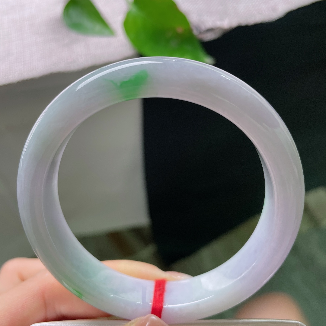 58.1/13.3/9，春彩正圈，皮纹，紫韵柔和，翠色鲜亮，撞色清新雅致，上手亮眼温柔。ss5317