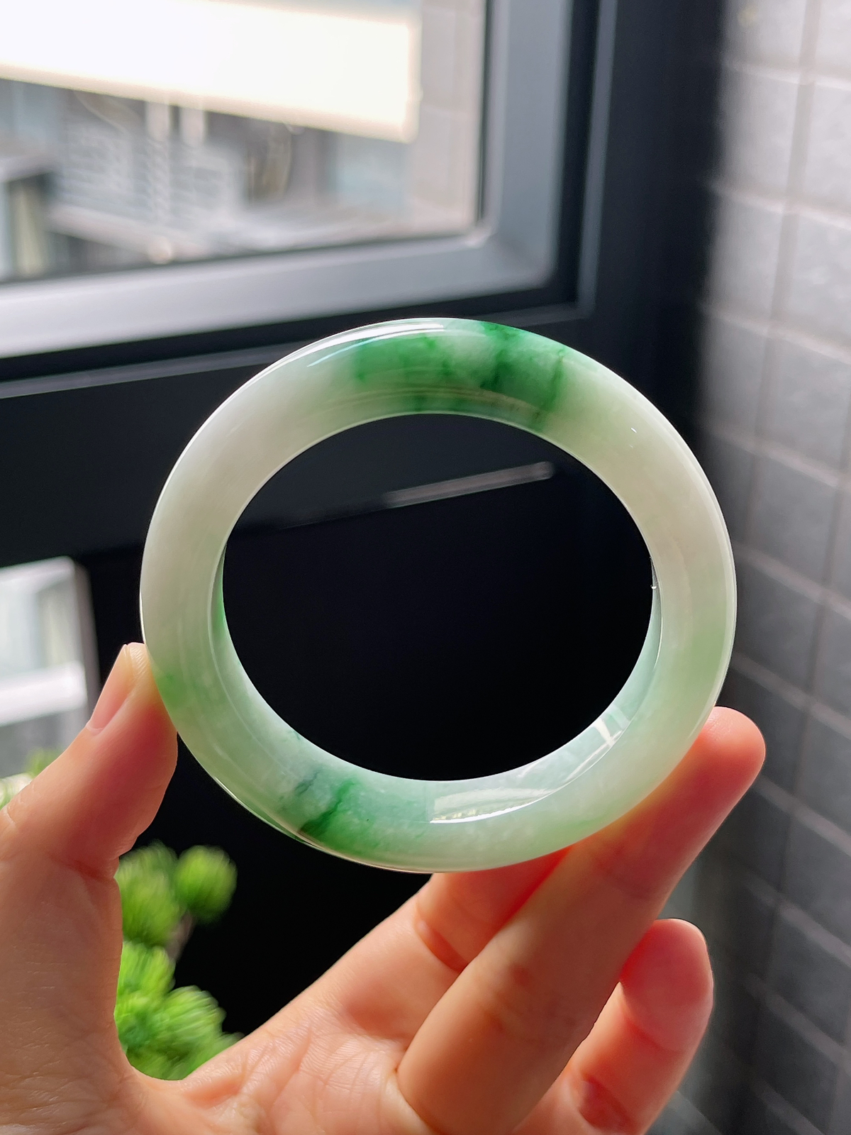 圈口51.8，糯化种飘花阳绿正圈翡翠手镯