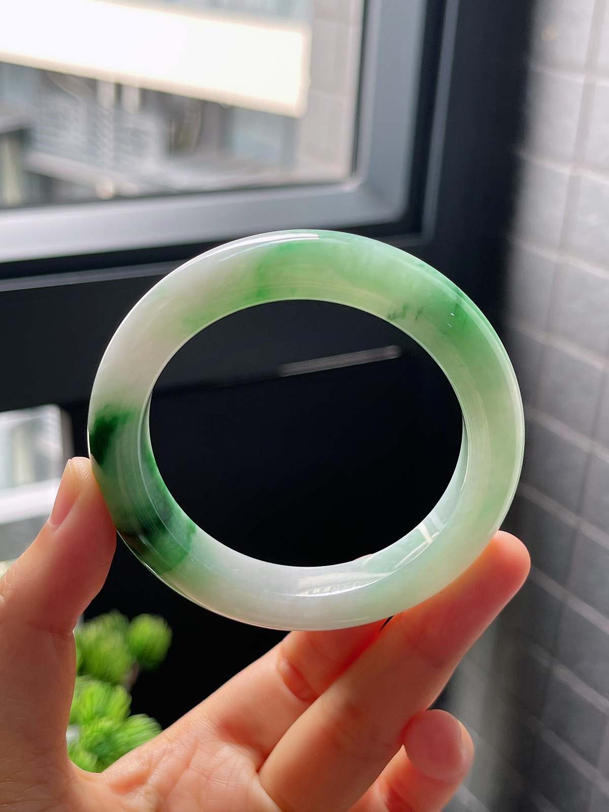 圈口51.8，糯化种飘花阳绿正圈翡翠手镯