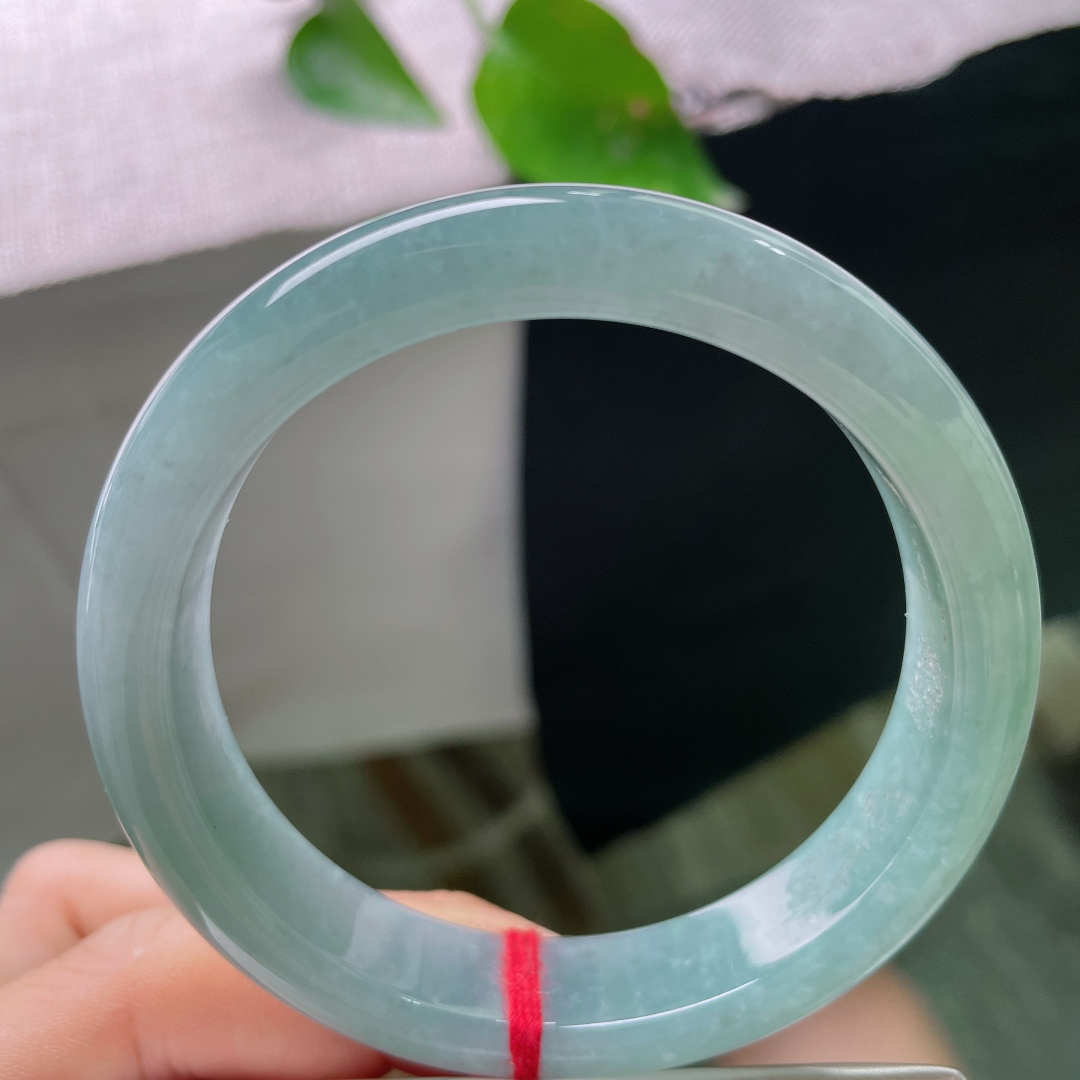 57.4/13.2/8.2，蓝底正圈，一点皮纹，腕间凝一方湖蓝静水，清冽柔和，自带烟雨朦胧的清冷氛围感。ss ss54178a