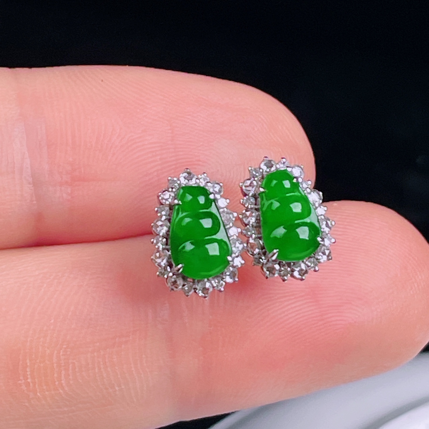 ️辣绿耳钉，老种起光，细底通透，尺寸：裸石7.7/5/2mm0730