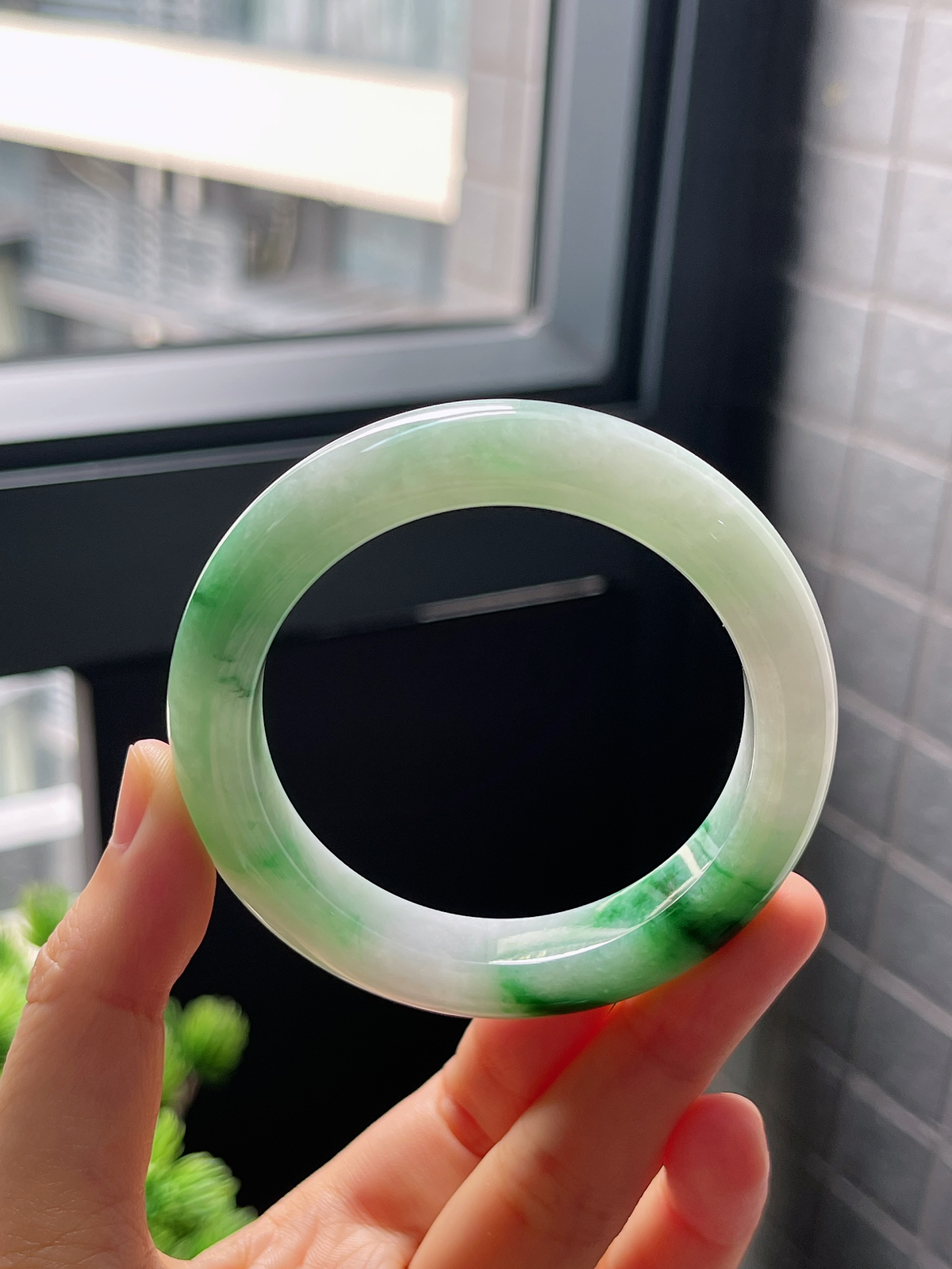 圈口51.8，糯化种飘花阳绿正圈翡翠手镯
