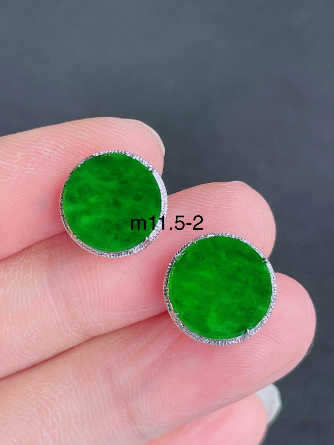 ️高冰绿平安扣耳钉 晶莹剔透，新颖时尚，品相，11.5-2