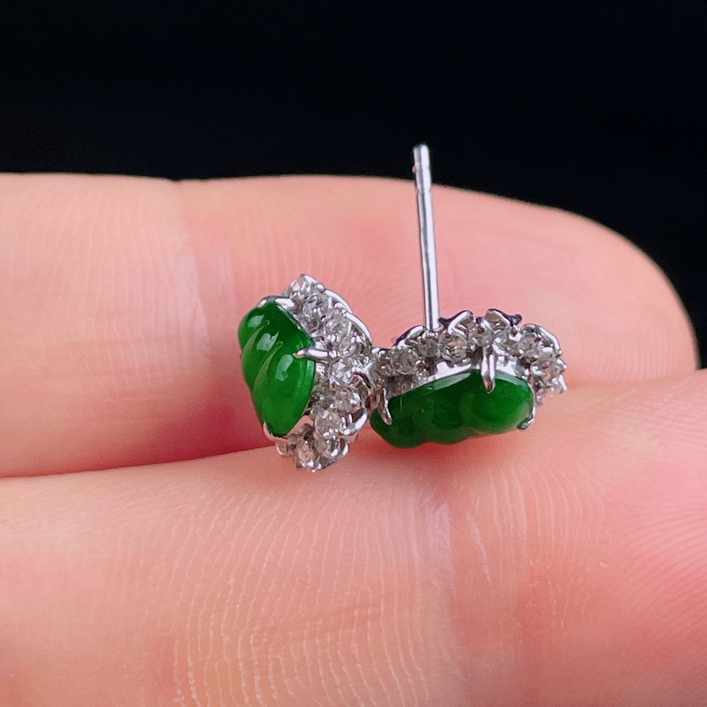 ️辣绿耳钉，老种起光，细底通透，尺寸：裸石7.7/5/2mm0730