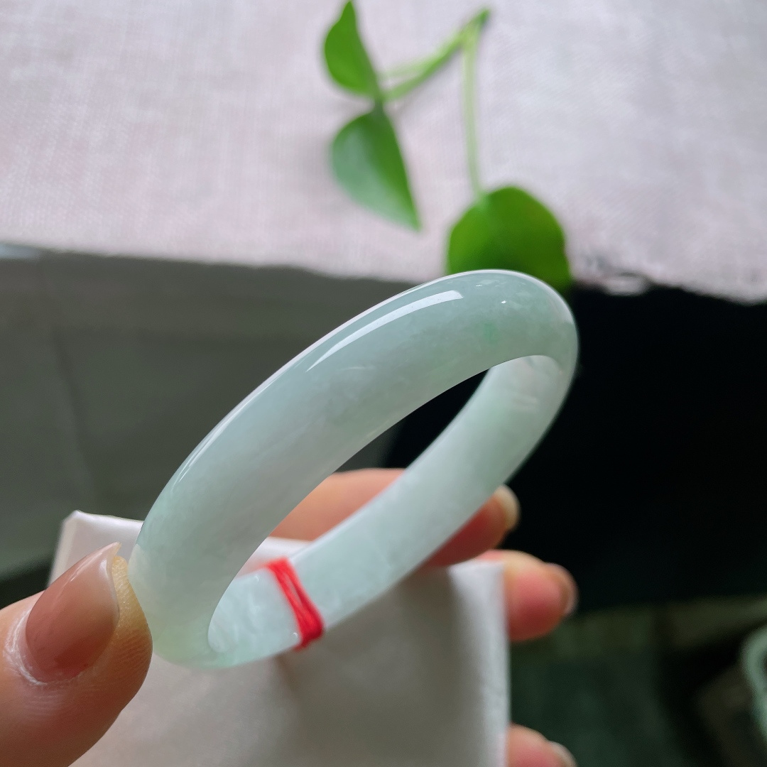 53.6（48)/12.1/6.2，浅绿底贵妃，水头好，种老，肉质细腻干净，皮纹，55236a
