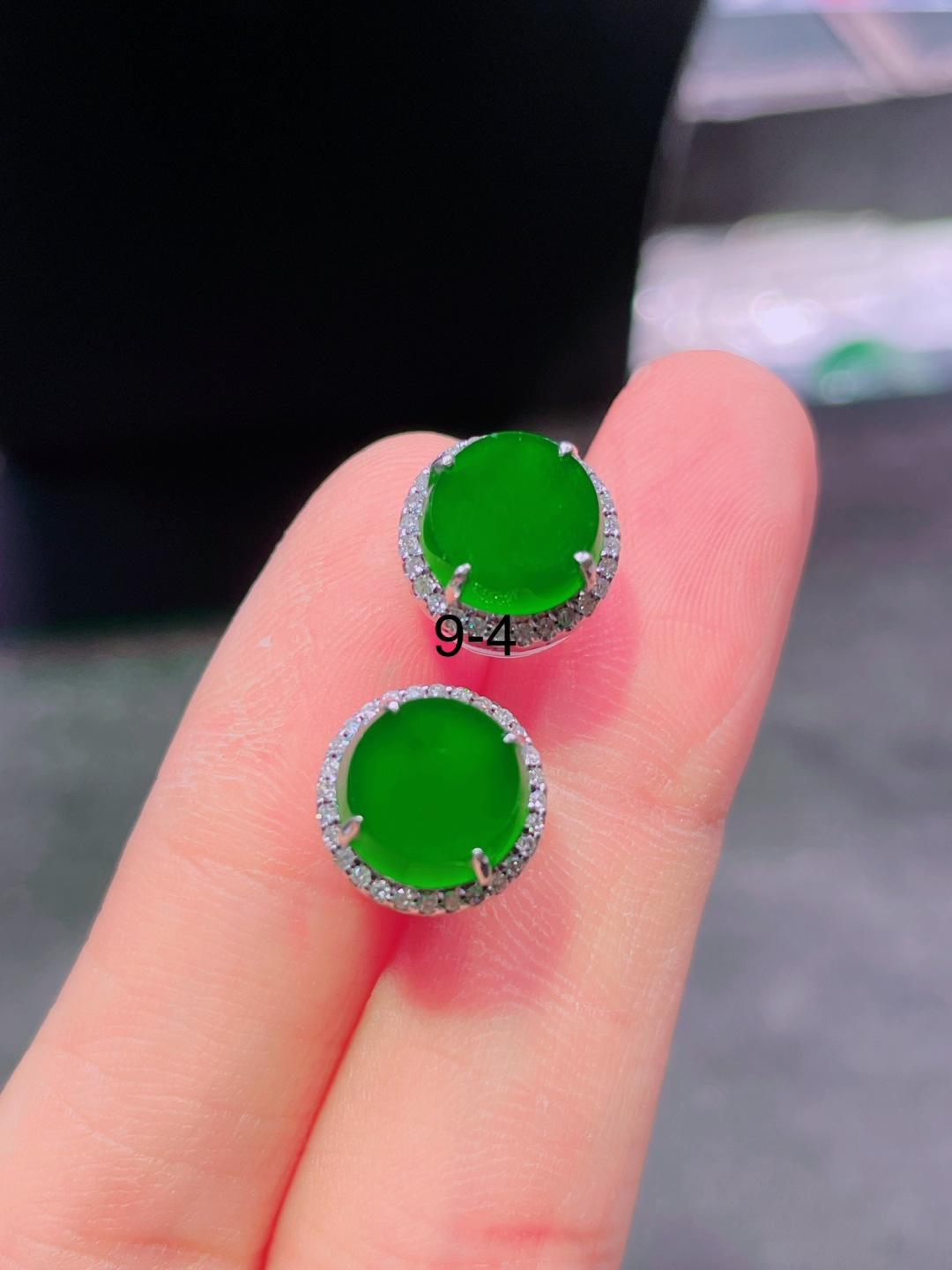 ️高冰绿平安扣耳钉 晶莹剔透，新颖时尚，品相，9-4