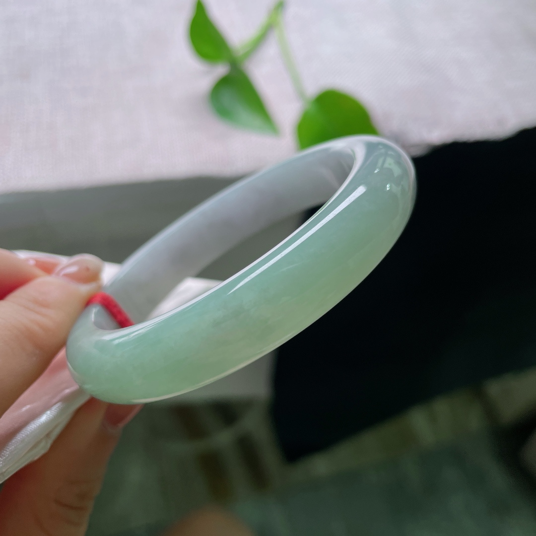 57/12.4/8.4，淡绿淡紫正圈。水润，种老，颜色过度自然，百搭清丽，皮纹，54928a