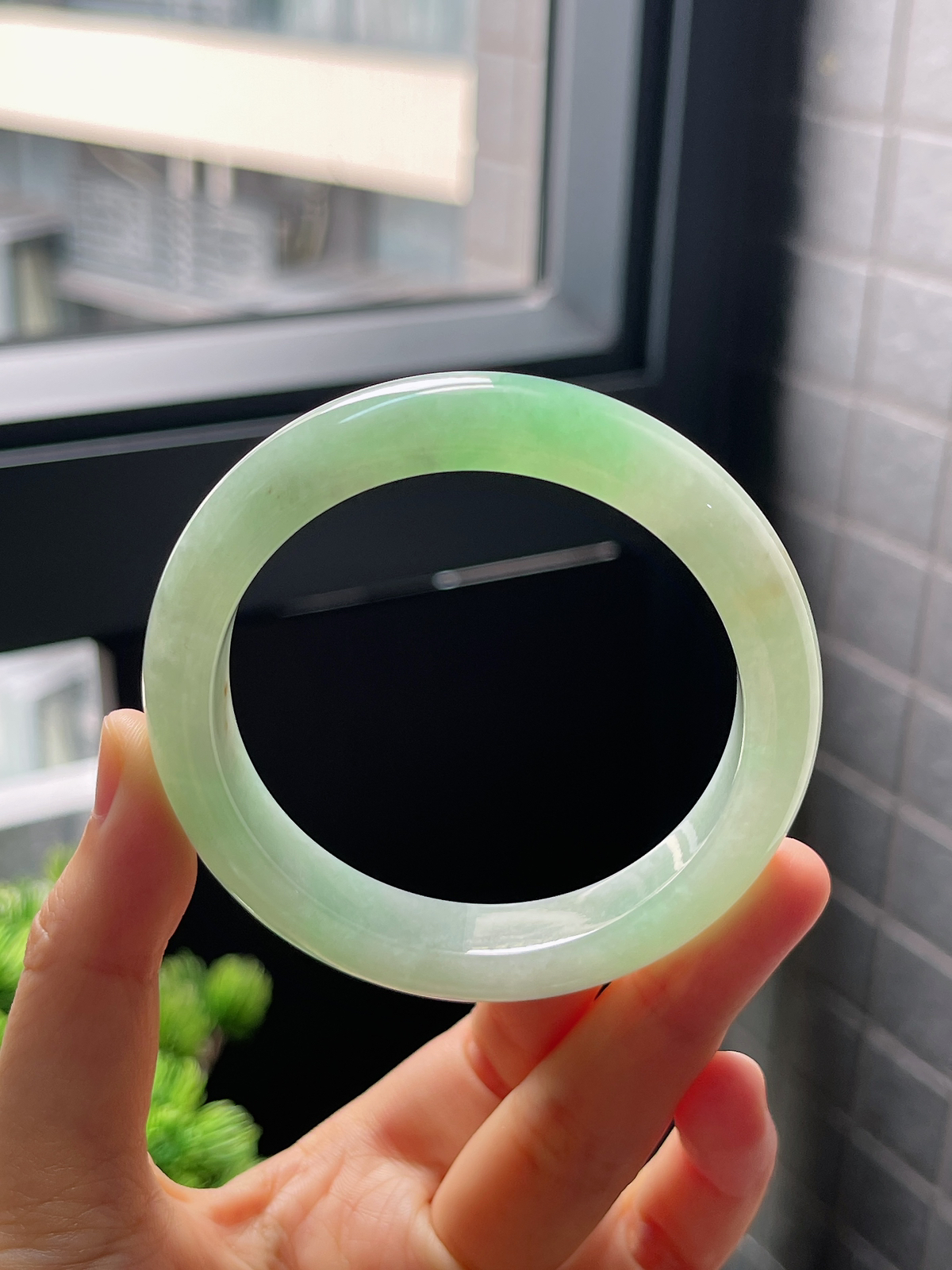 圈口55.7，冰糯种绿色翡翠正圈手镯