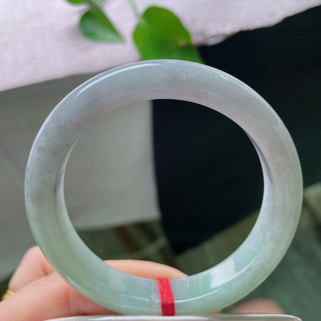 57/12.4/8.4，淡绿淡紫正圈。水润，种老，颜色过度自然，百搭清丽，皮纹，54928a