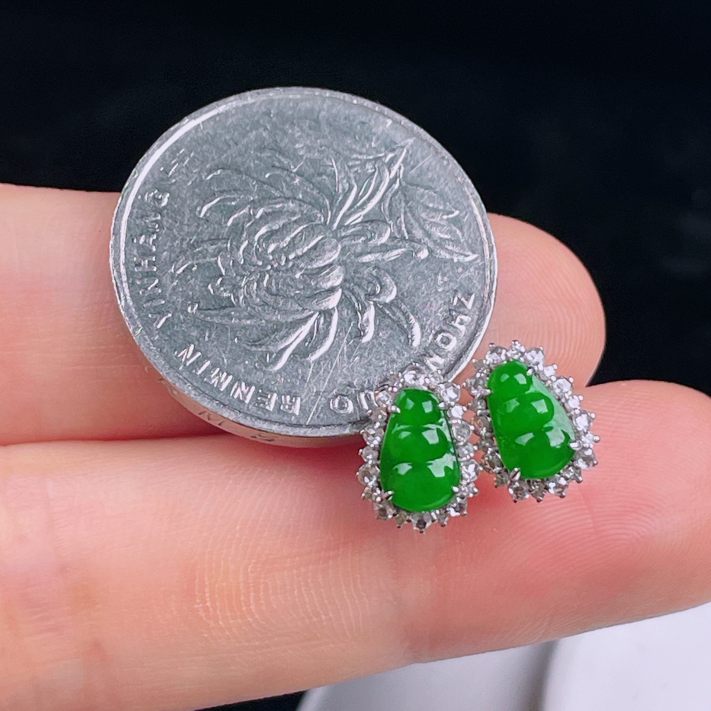 ️辣绿耳钉，老种起光，细底通透，尺寸：裸石7.7/5/2mm0730