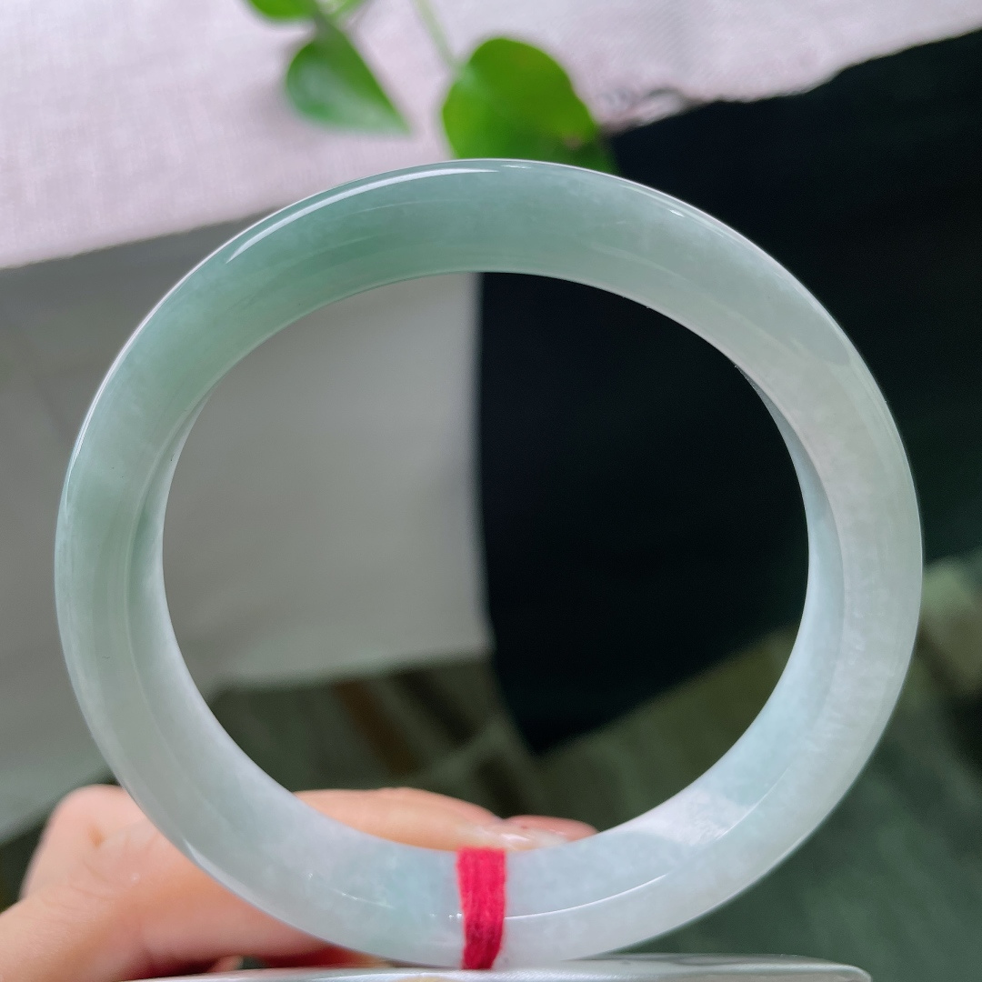 绿底正圈，棉线，清浅晴水底色，水润通透，素圈简约大方，上手清爽舒适，四季百搭。ss ss55003a