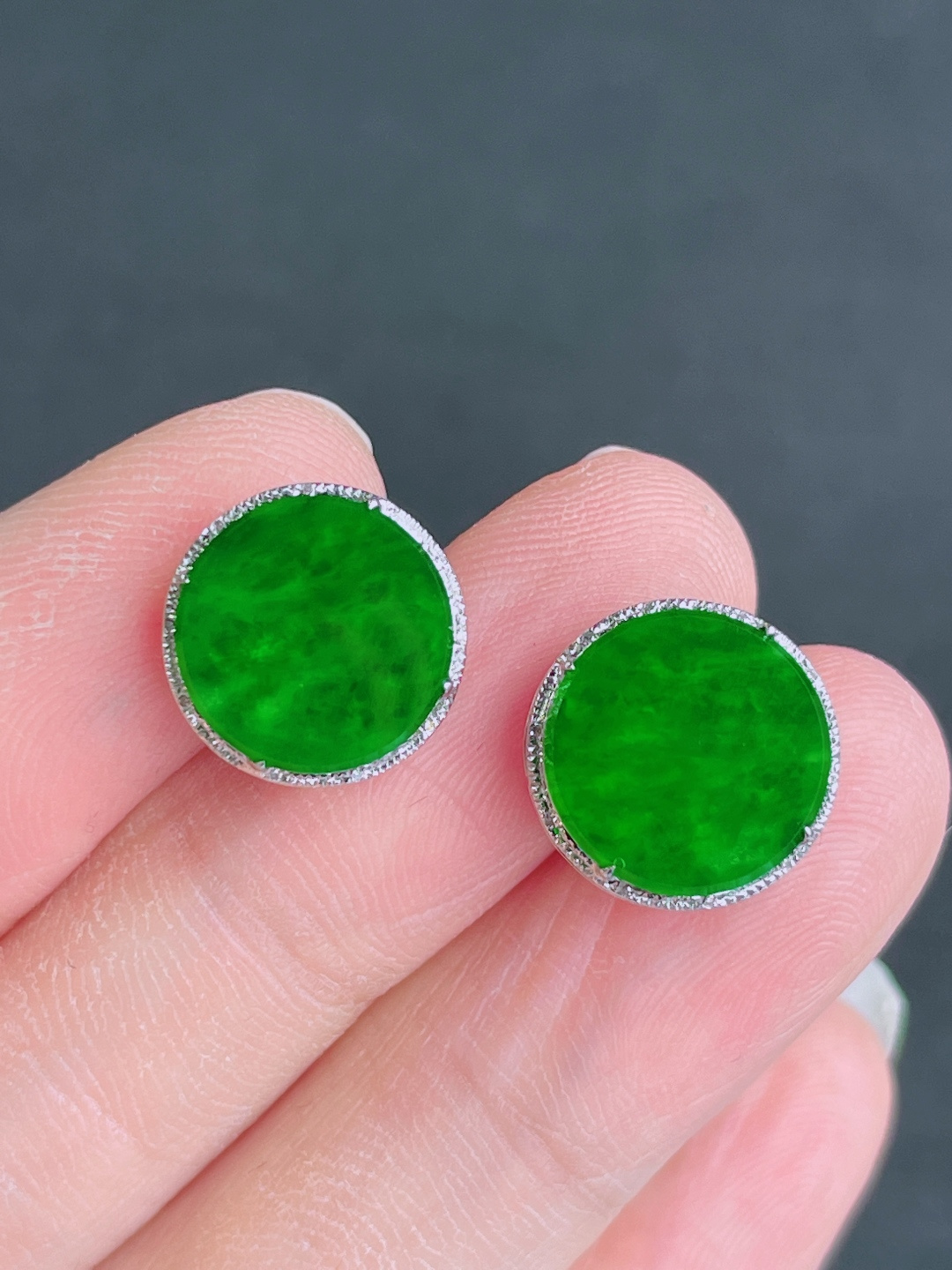 ️高冰绿平安扣耳钉 晶莹剔透，新颖时尚，品相，11.5-2